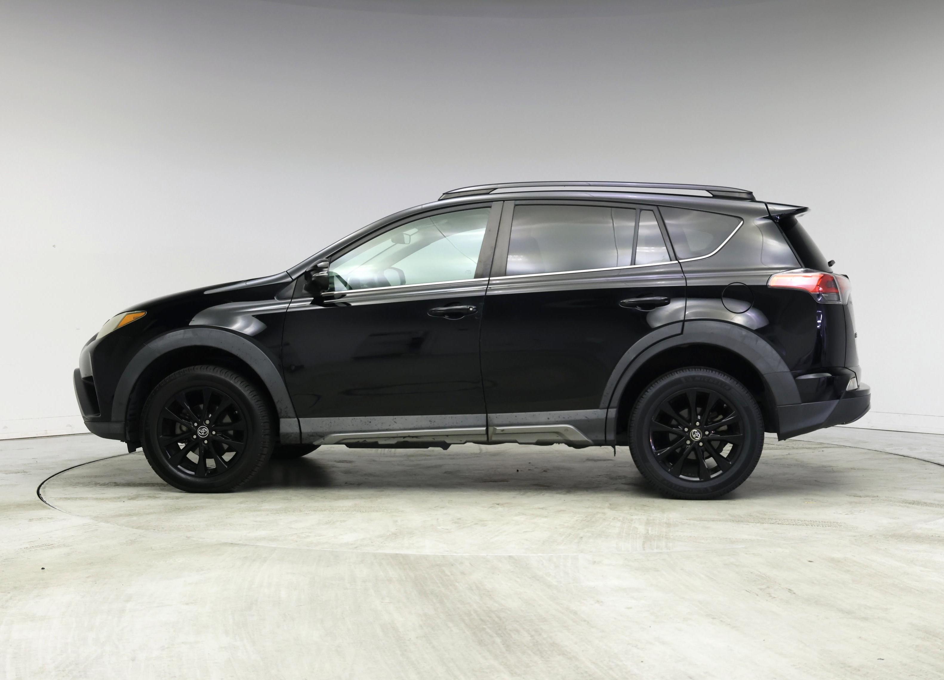 Thumbnail: 2018 Toyota RAV4 - 3