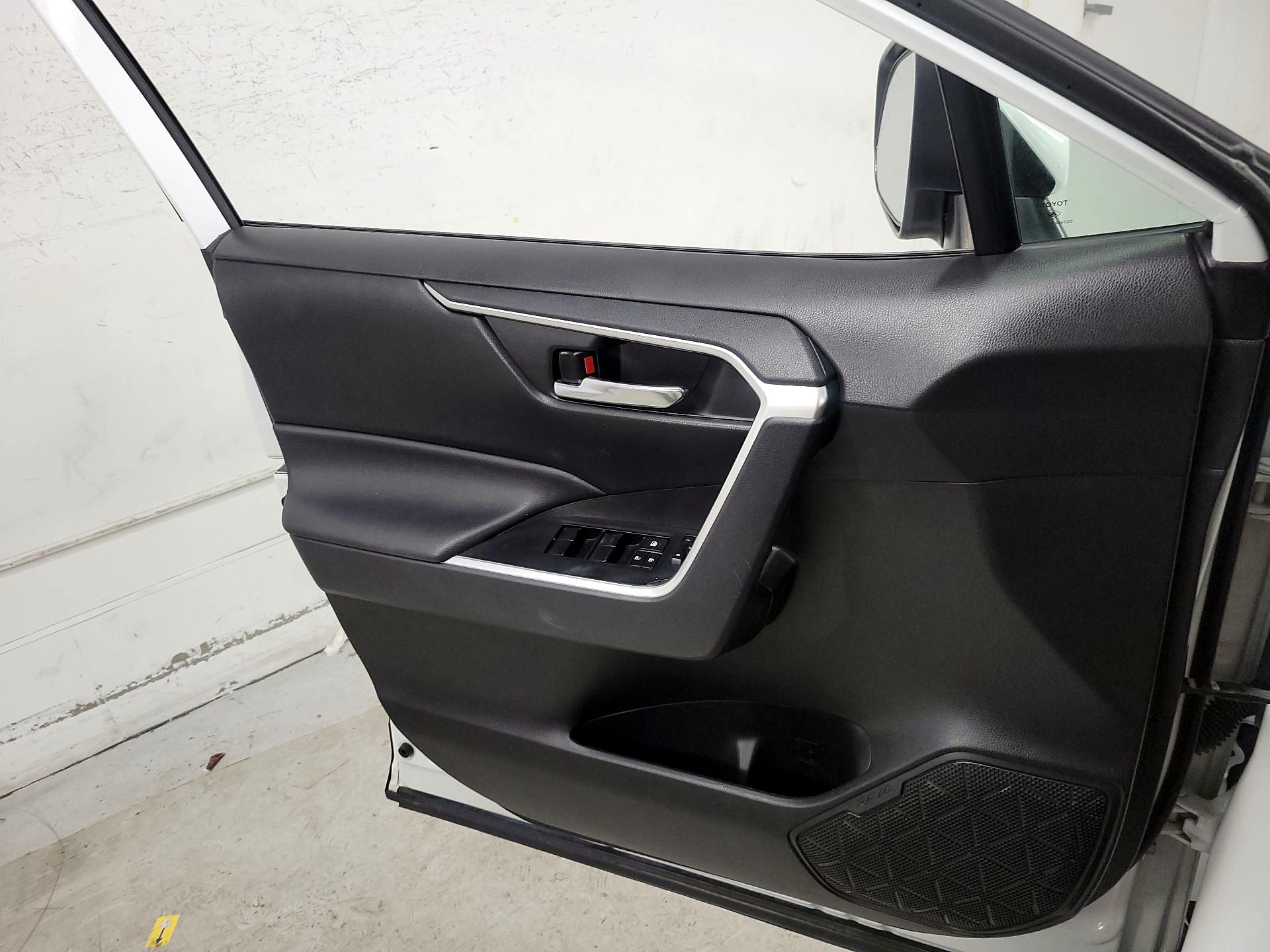 Thumbnail: 2021 Toyota RAV4 - 12