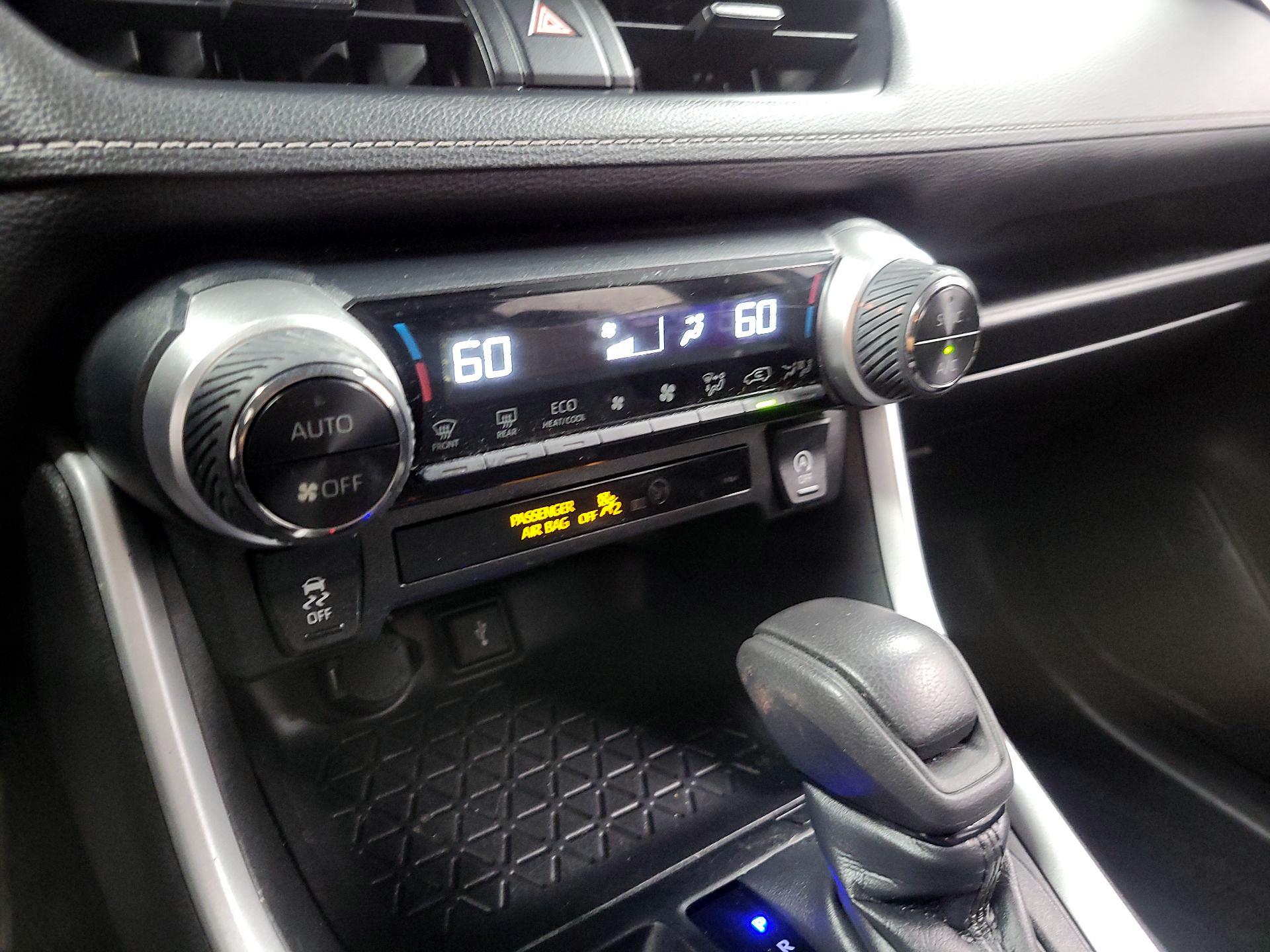 Thumbnail: 2021 Toyota RAV4 - 15