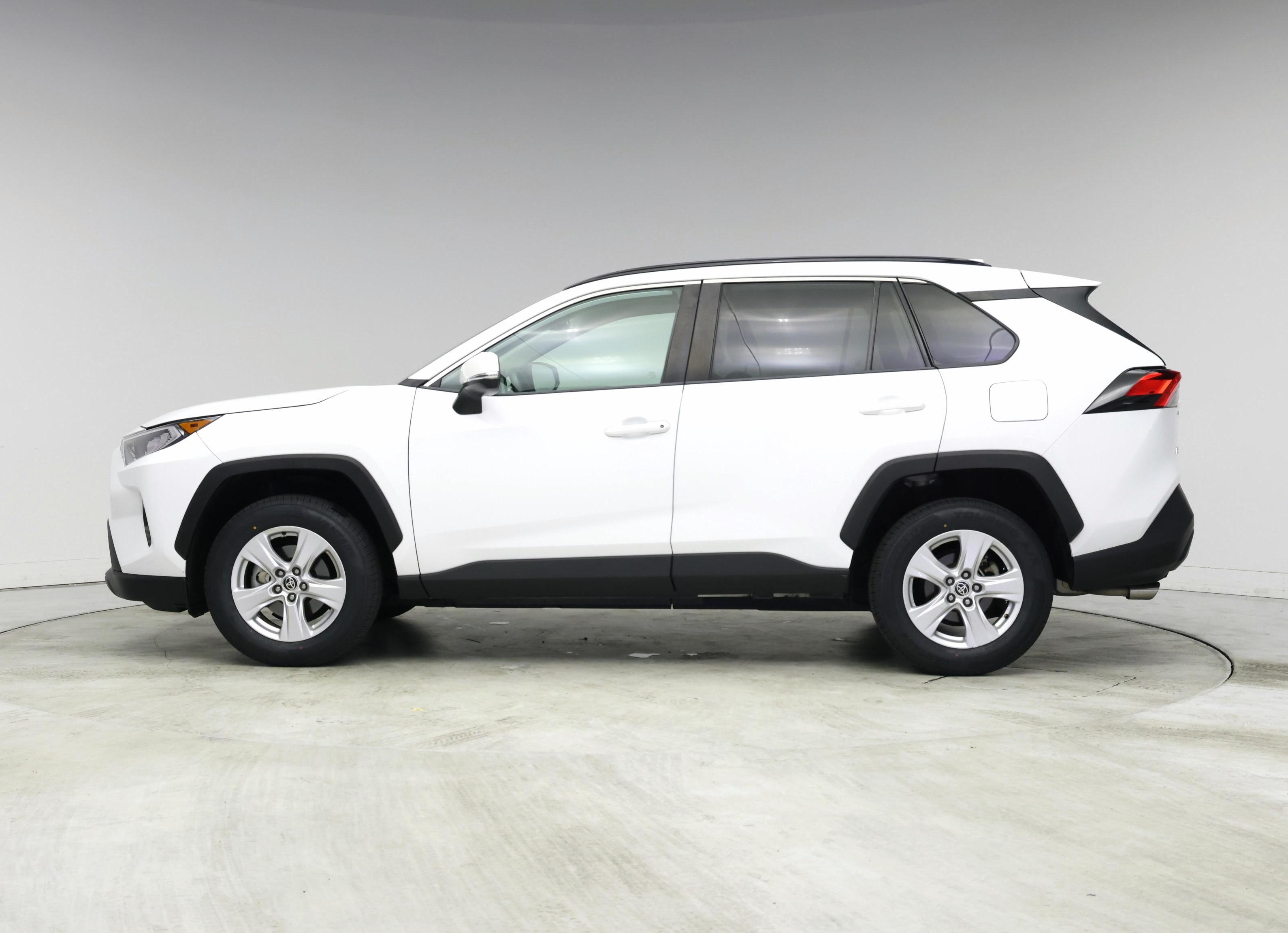 Thumbnail: 2021 Toyota RAV4 - 3