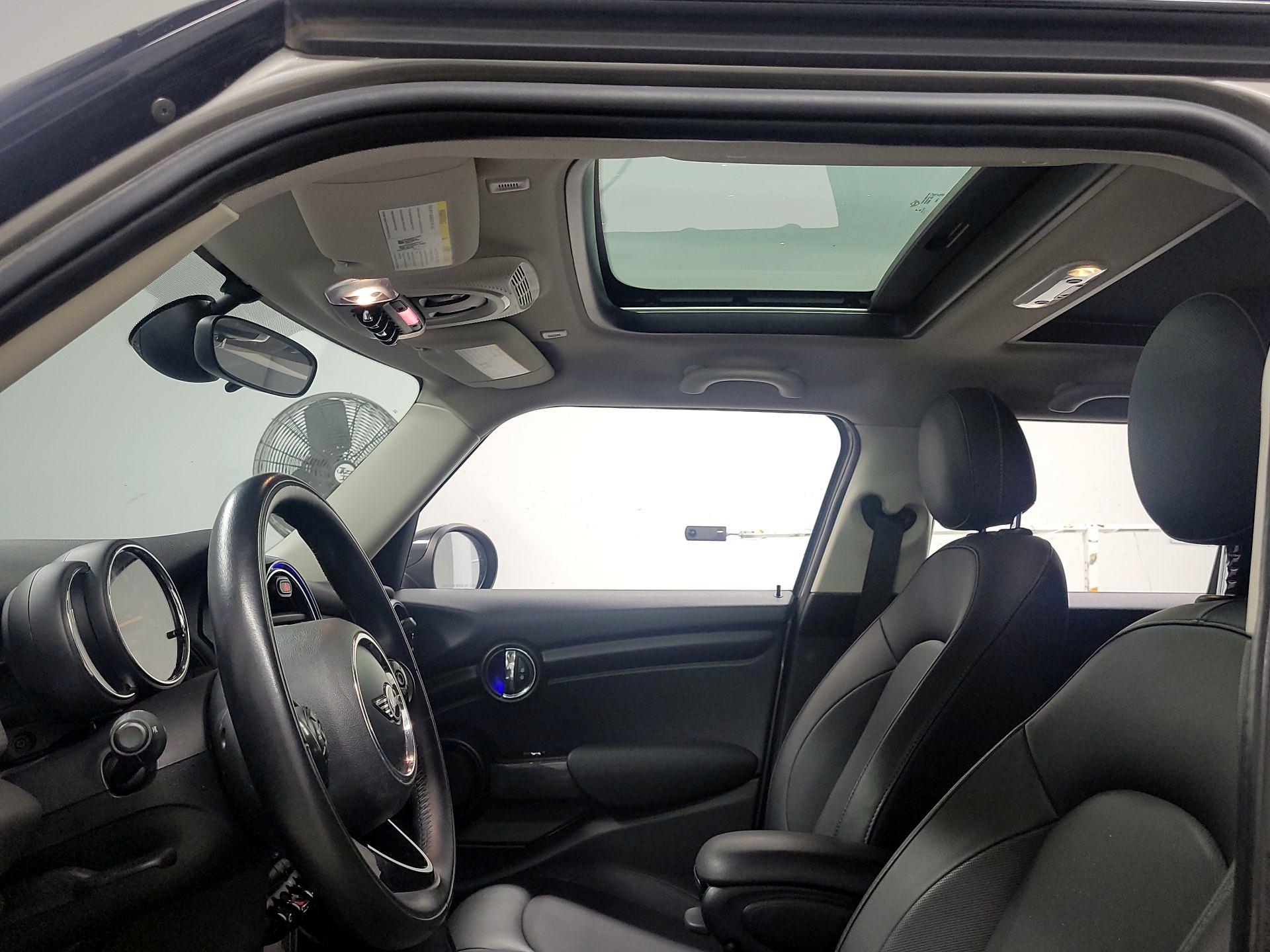 Thumbnail: 2019 MINI Cooper Hardtop - 18