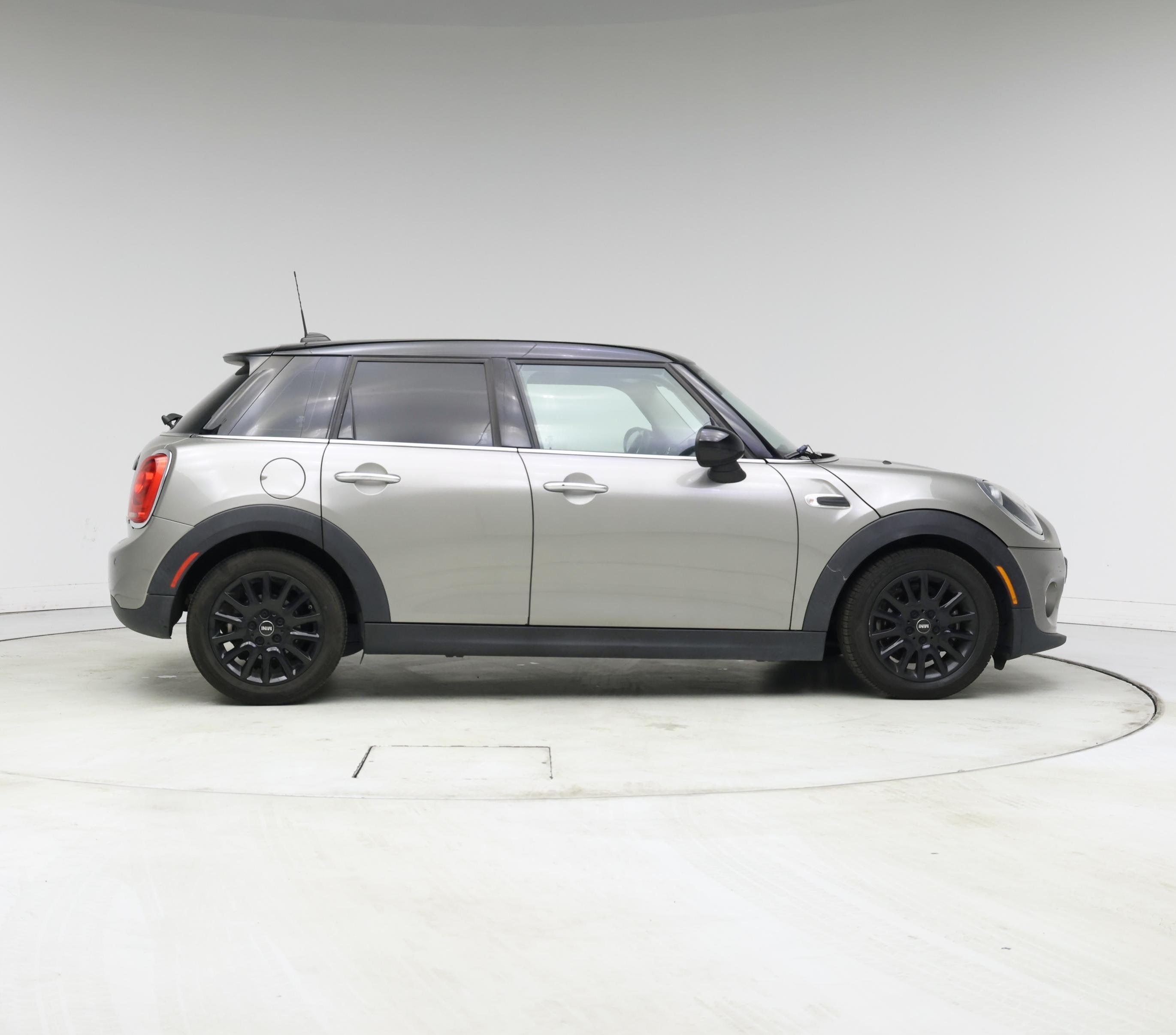 Thumbnail: 2019 MINI Cooper Hardtop - 7