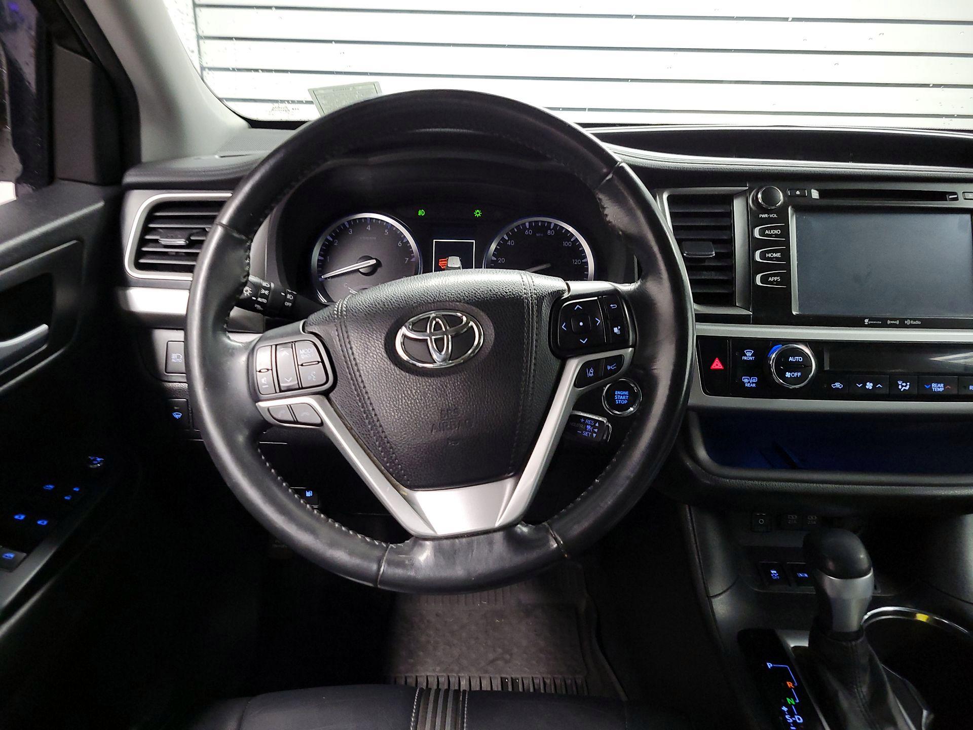 Thumbnail: 2017 Toyota Highlander - 10