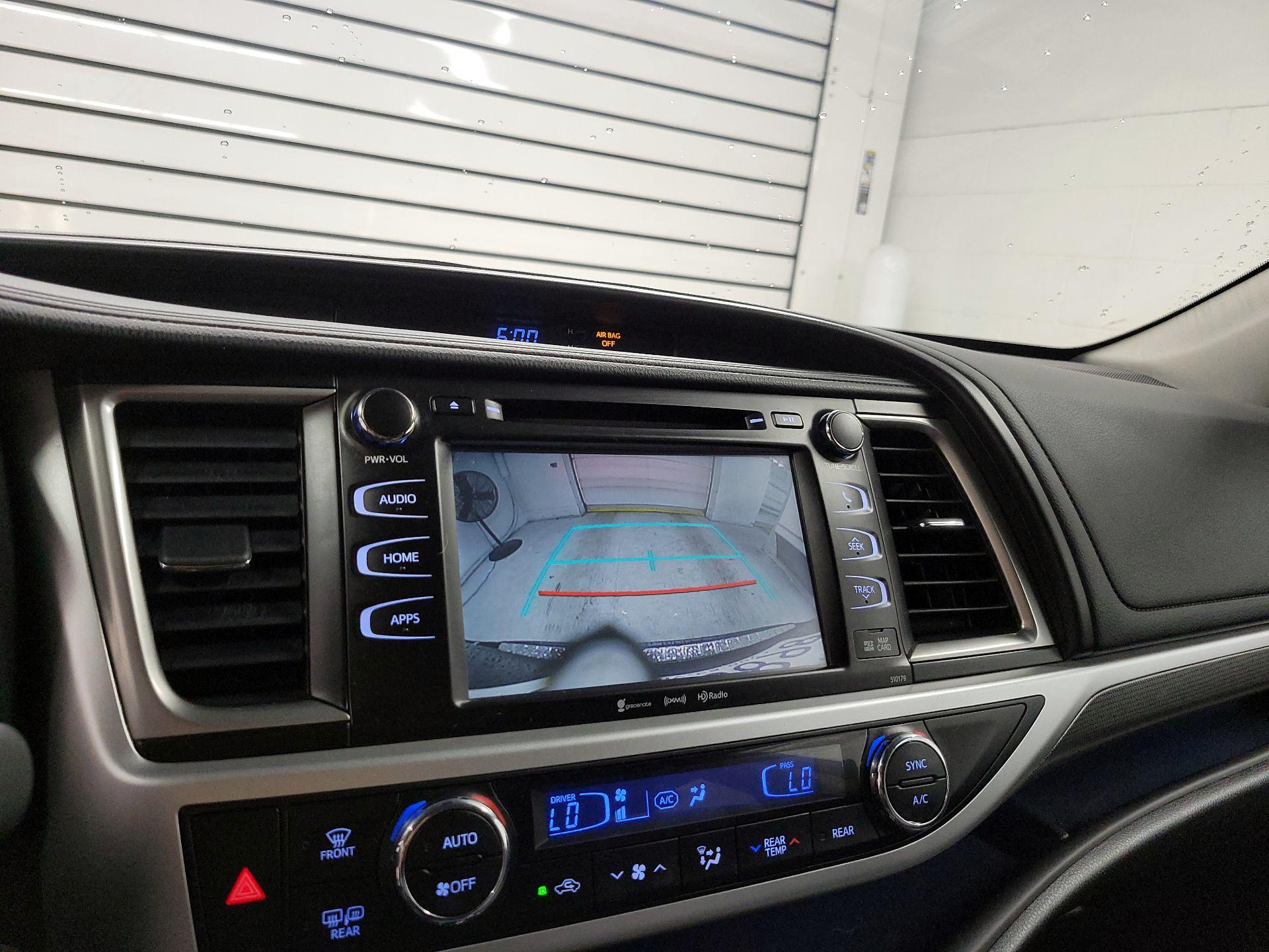 Thumbnail: 2017 Toyota Highlander - 14