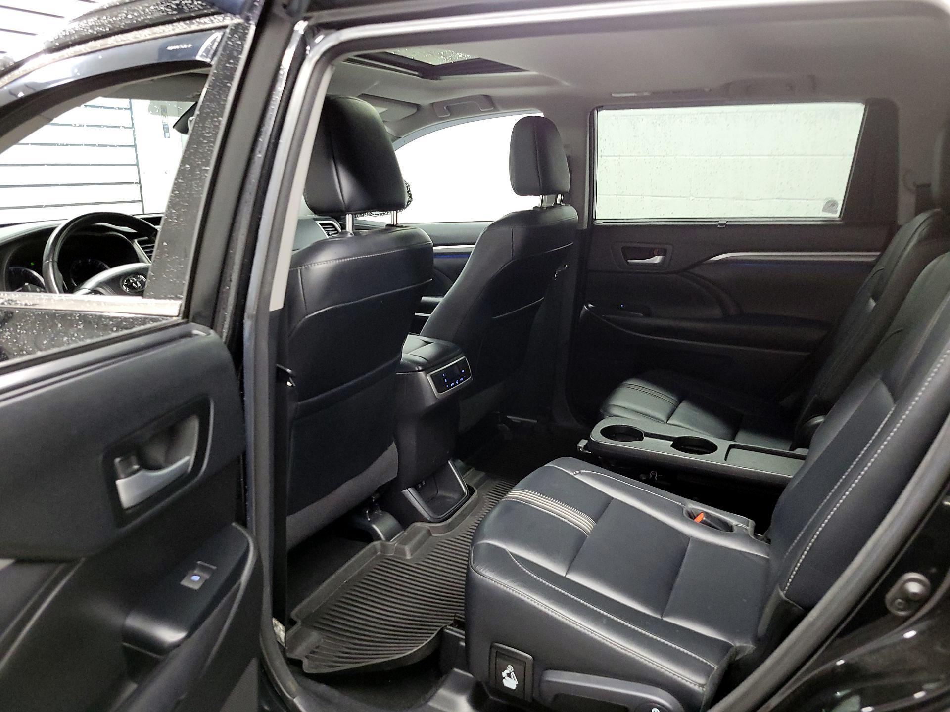 Thumbnail: 2017 Toyota Highlander - 19
