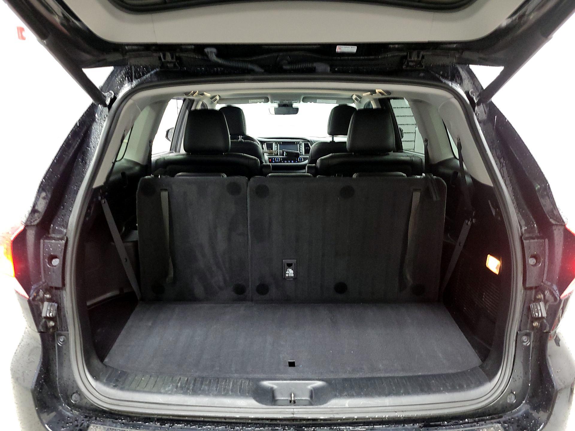 Thumbnail: 2017 Toyota Highlander - 20
