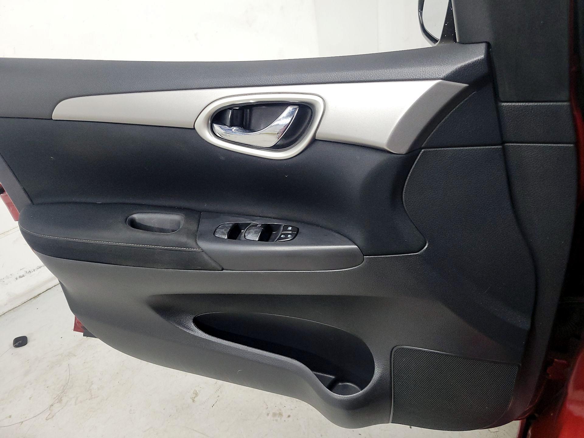 Thumbnail: 2015 Nissan Sentra - 12