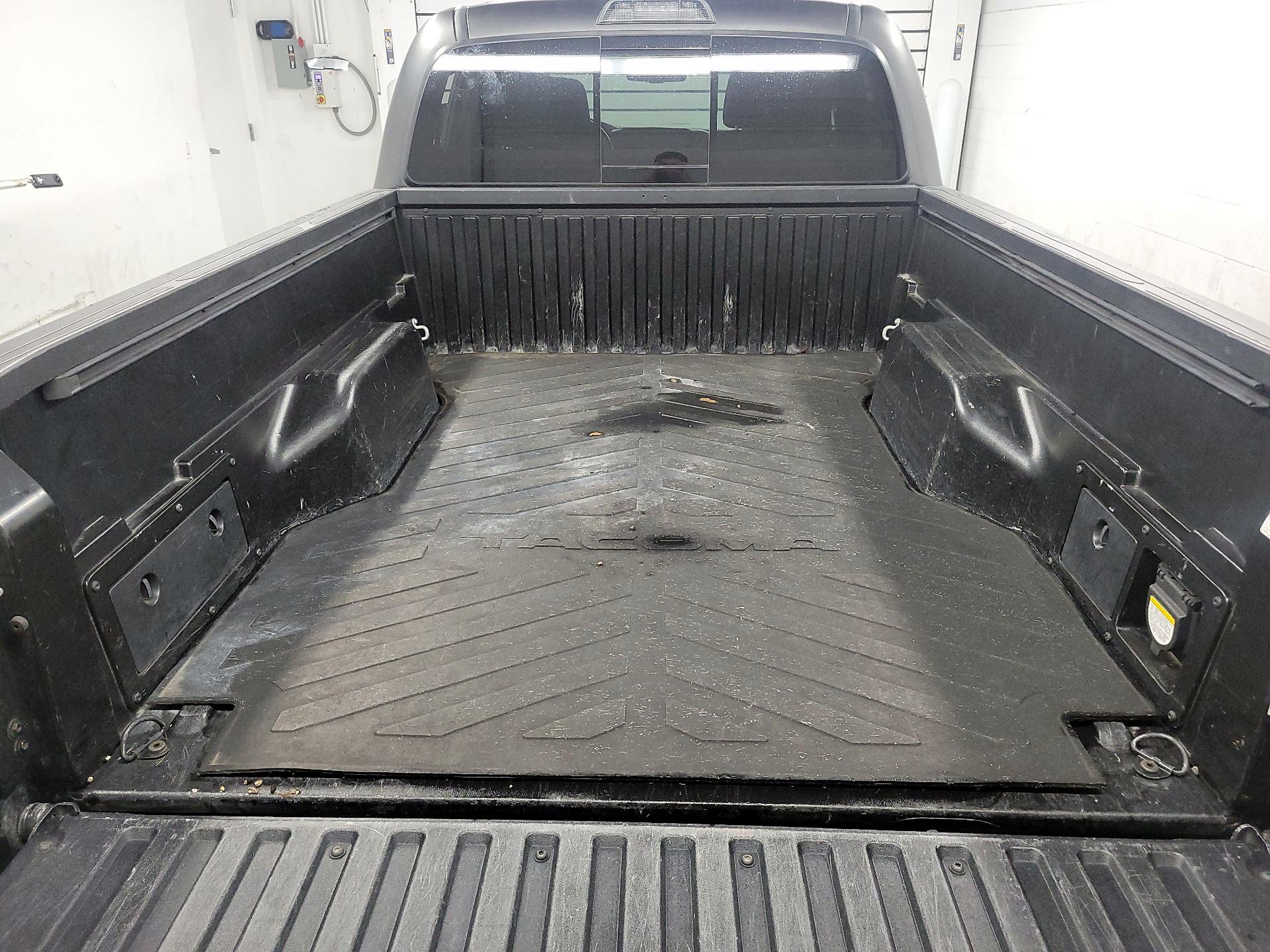 Thumbnail: 2018 Toyota Tacoma - 19