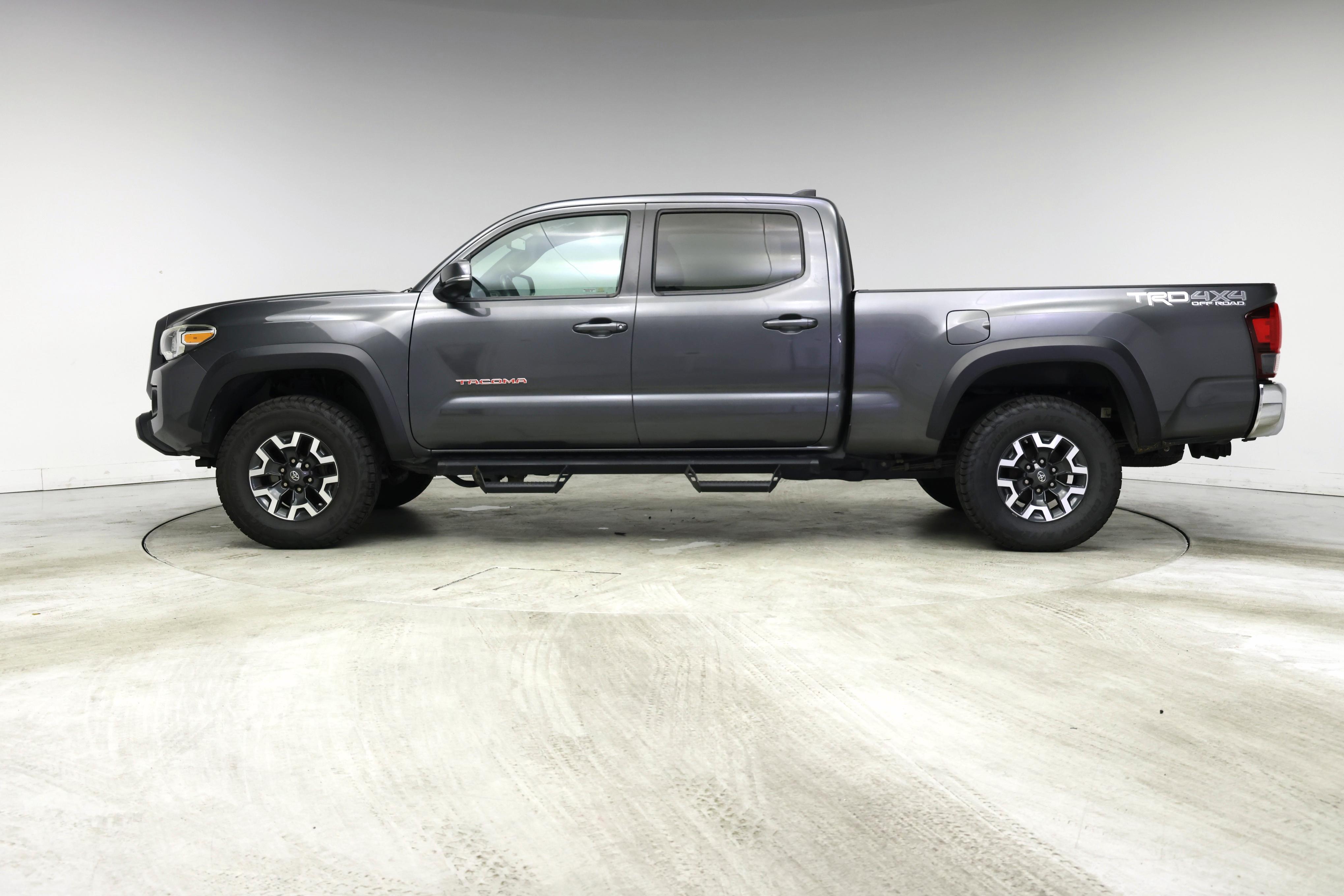 Thumbnail: 2018 Toyota Tacoma - 3
