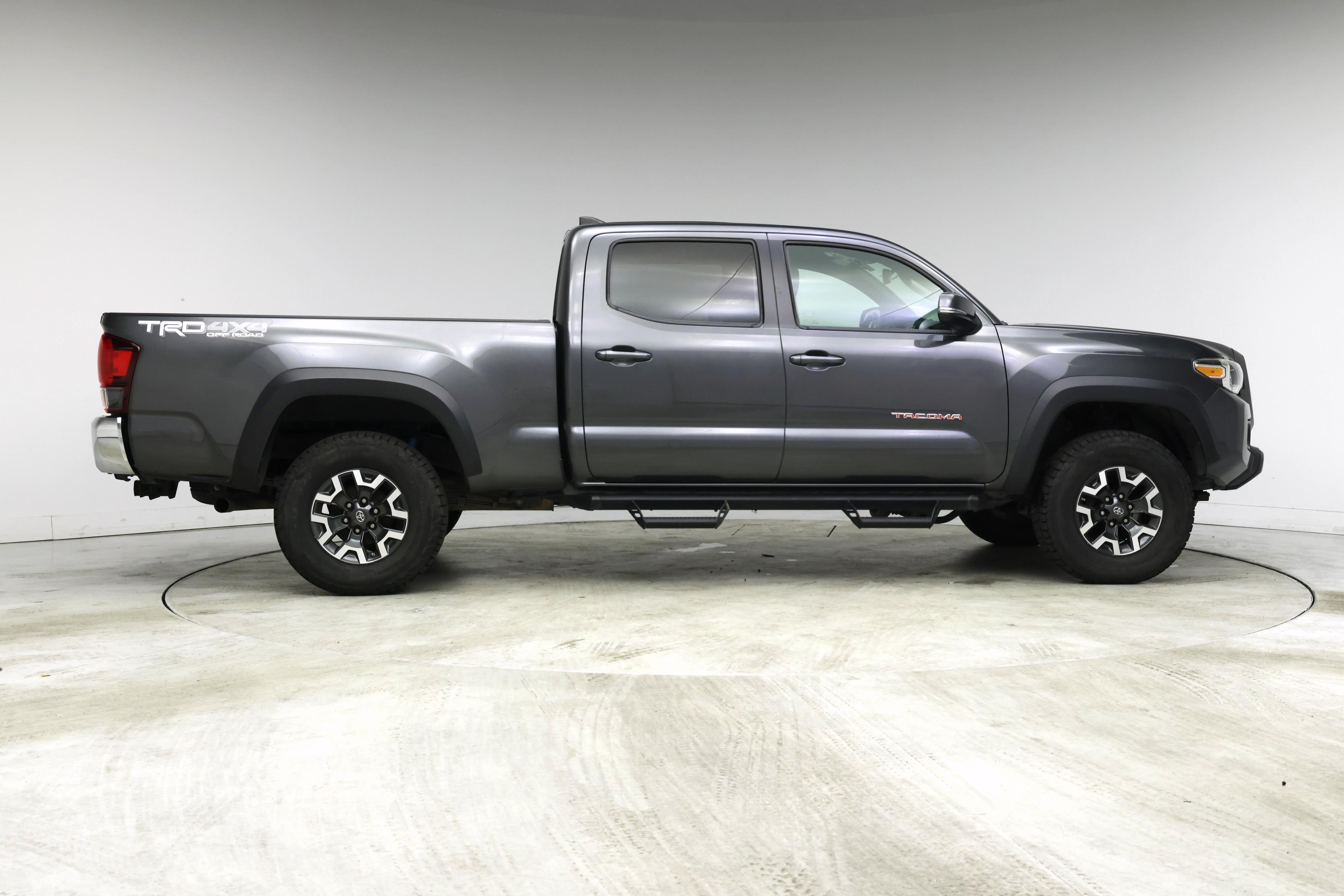 Thumbnail: 2018 Toyota Tacoma - 7