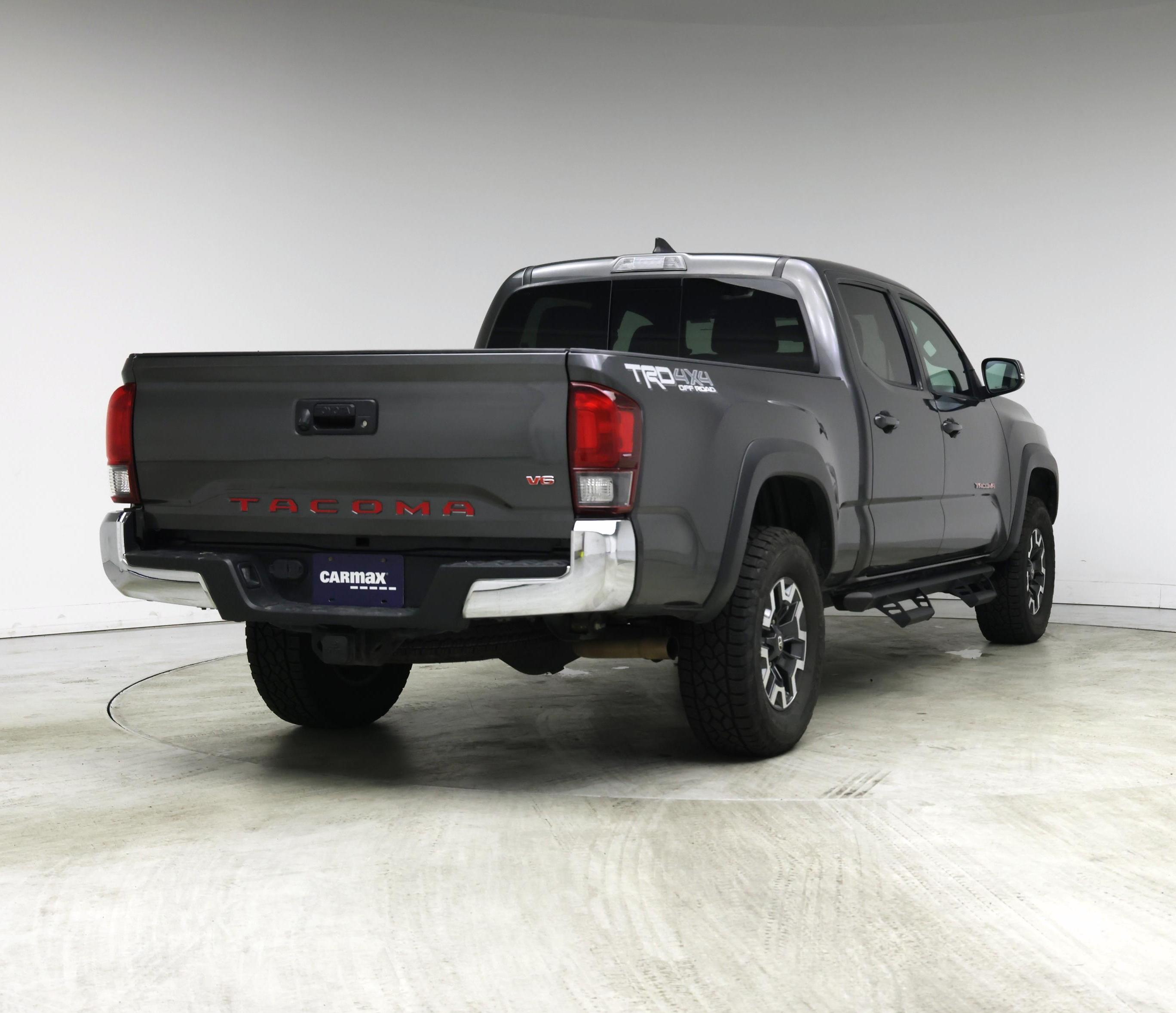 Thumbnail: 2018 Toyota Tacoma - 8