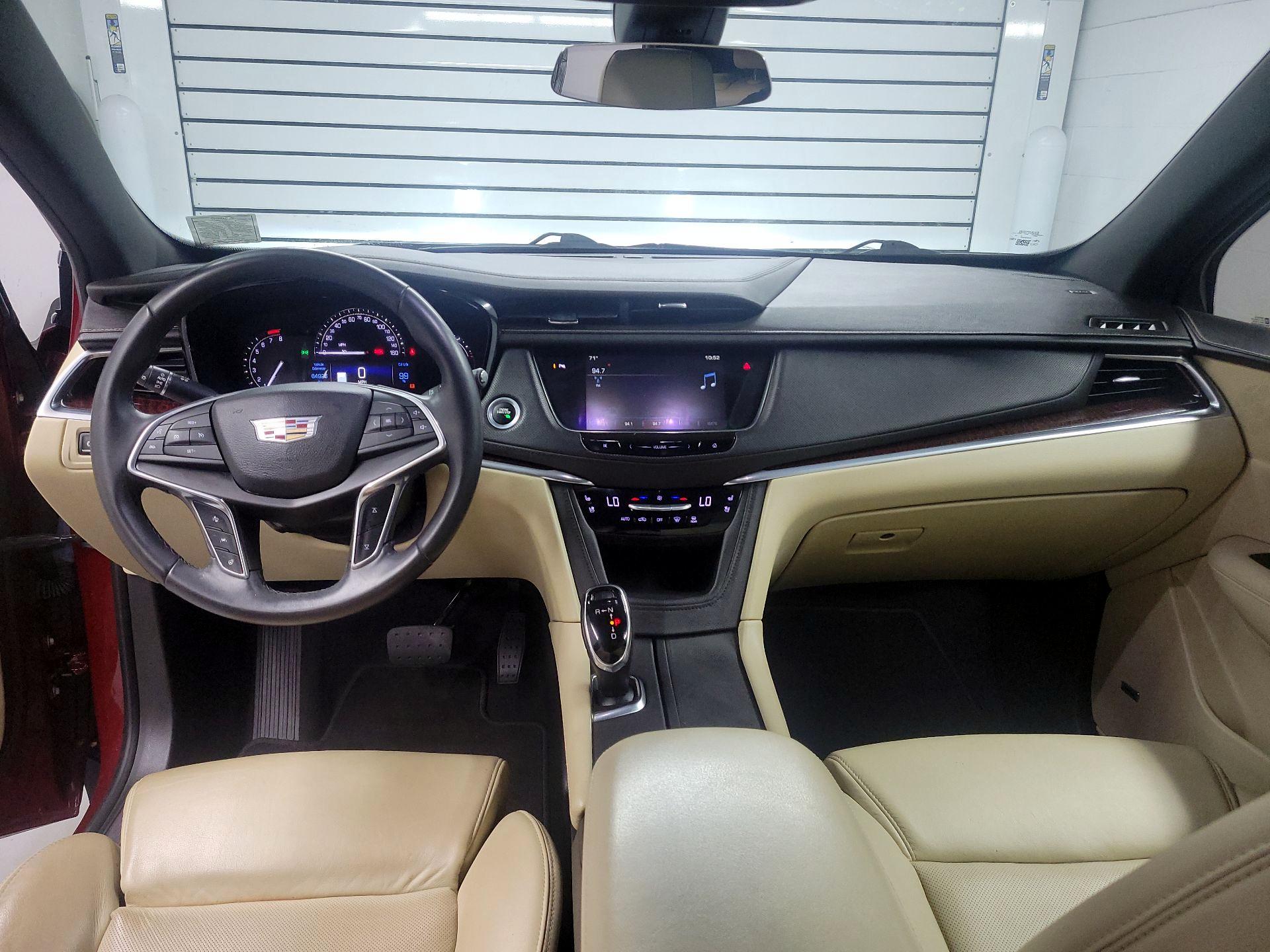 Thumbnail: 2017 Cadillac XT5 - 9