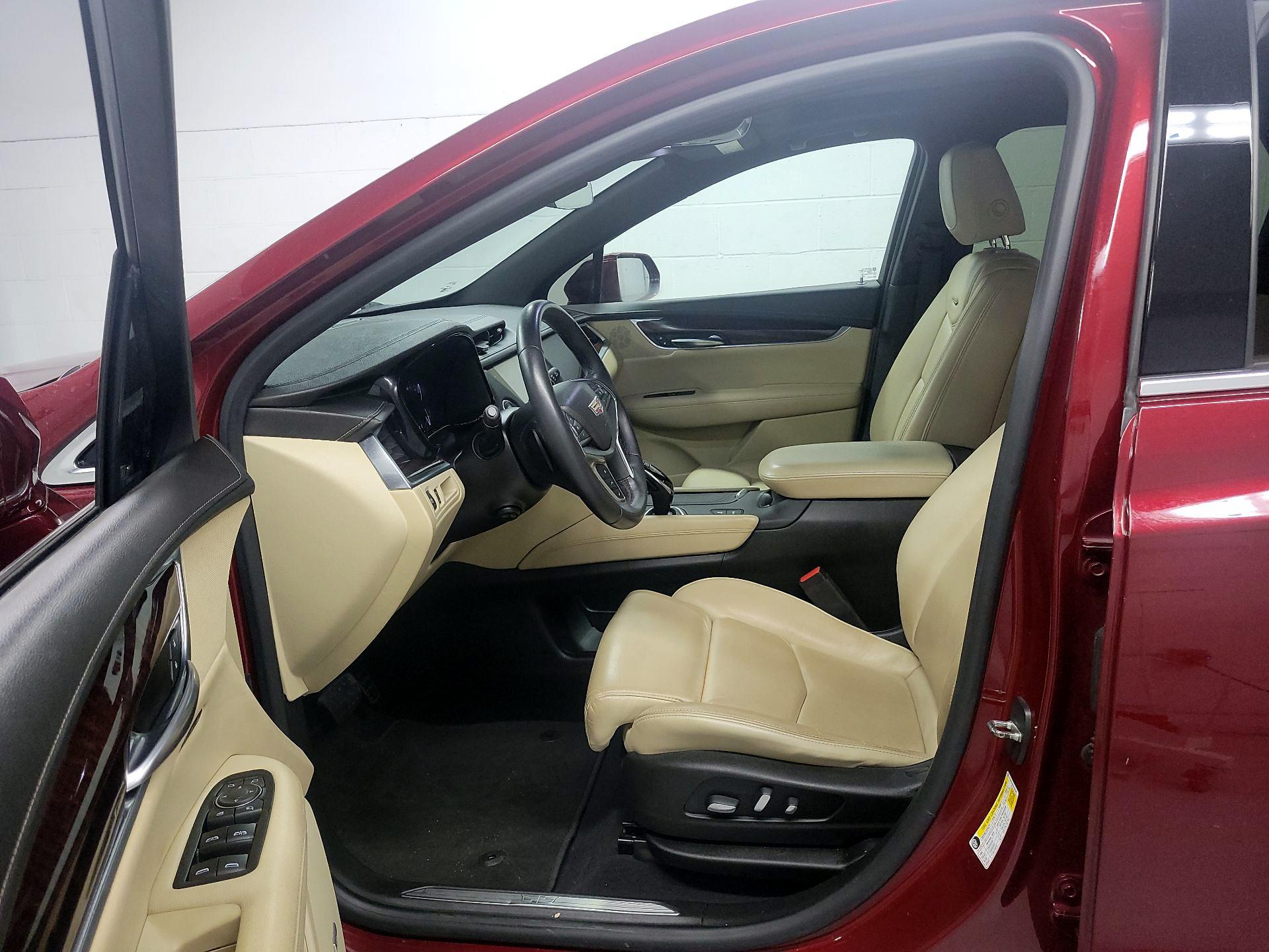 Thumbnail: 2017 Cadillac XT5 - 11