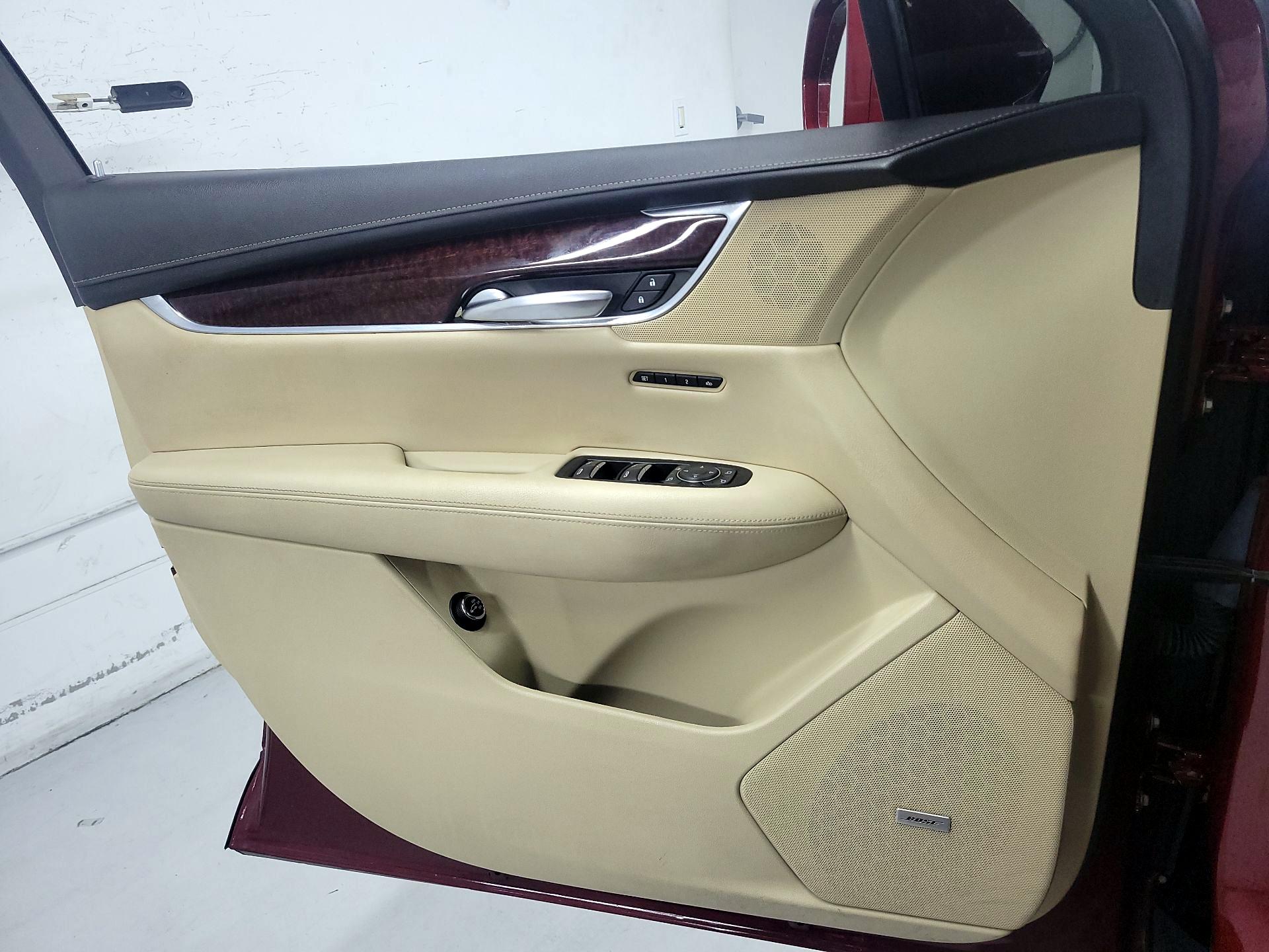 Thumbnail: 2017 Cadillac XT5 - 12
