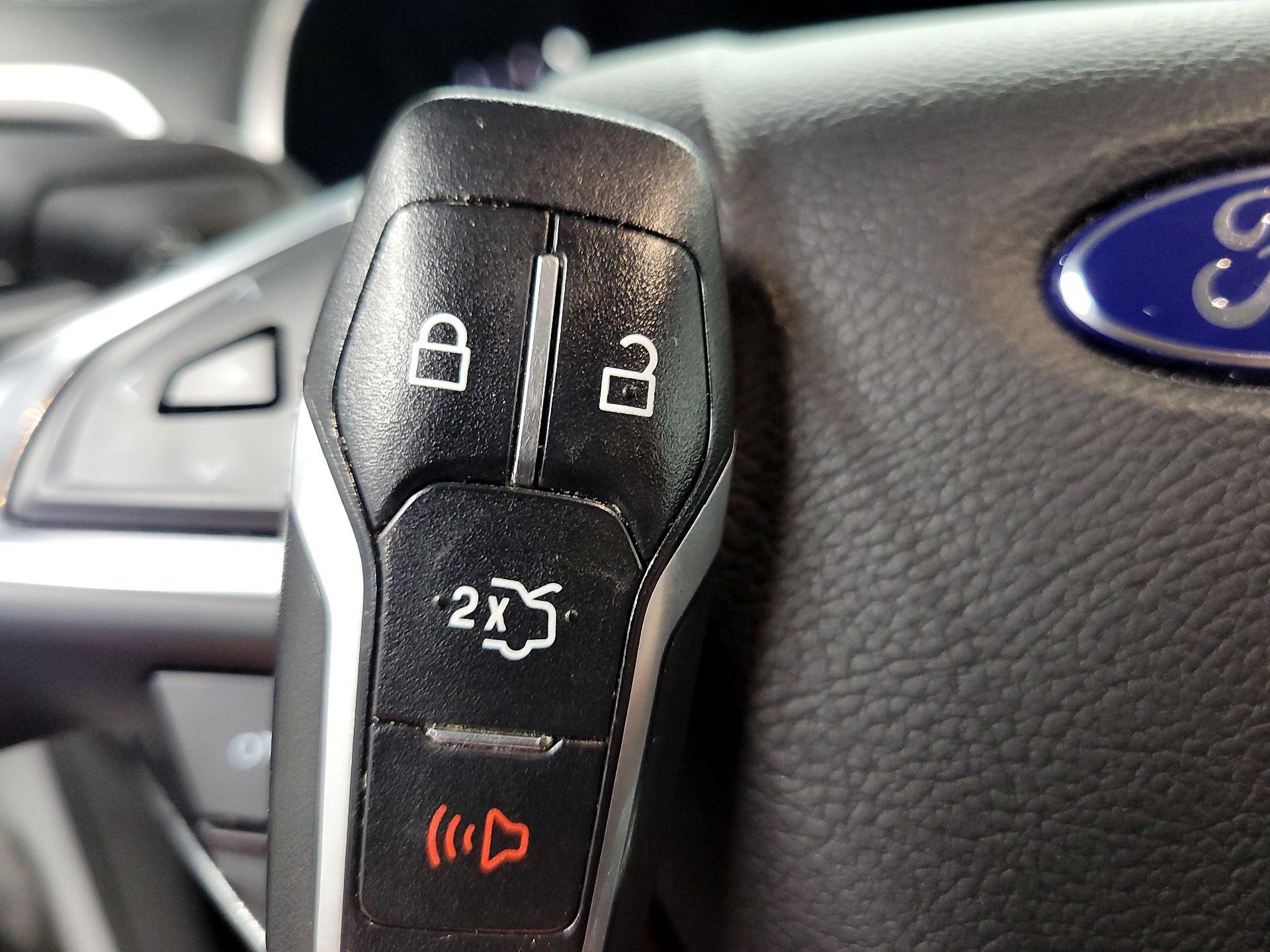 Thumbnail: 2015 Ford Edge - 19