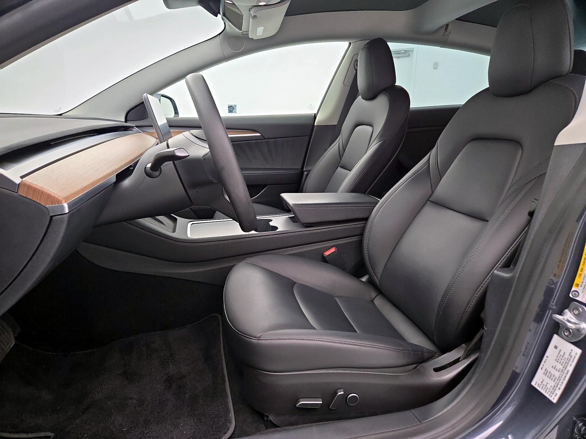 Thumbnail: 2022 Tesla Model 3 - 11