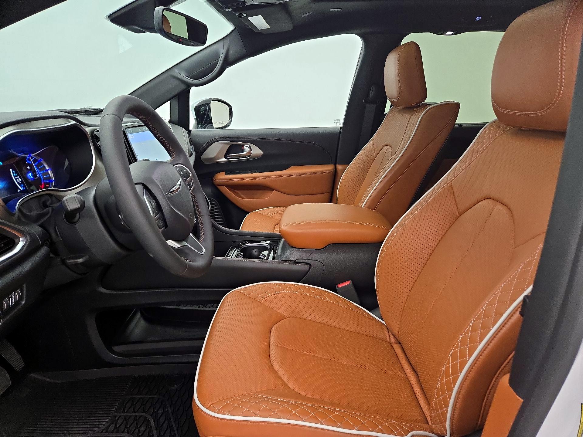 Thumbnail: 2025 Chrysler Pacifica - 11