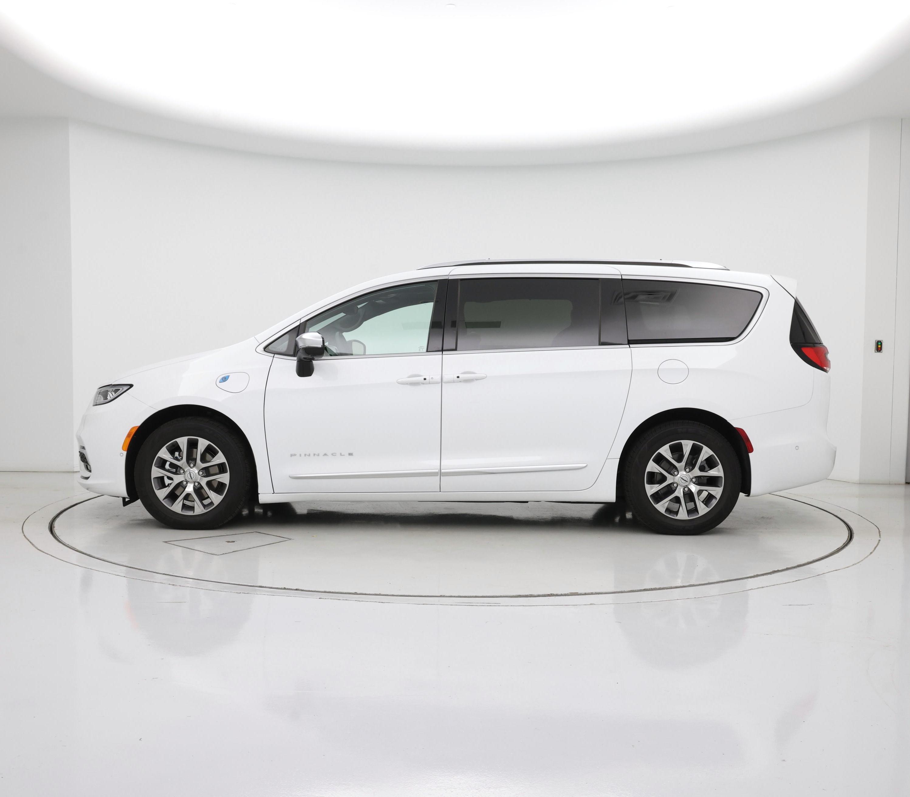 Thumbnail: 2025 Chrysler Pacifica - 3