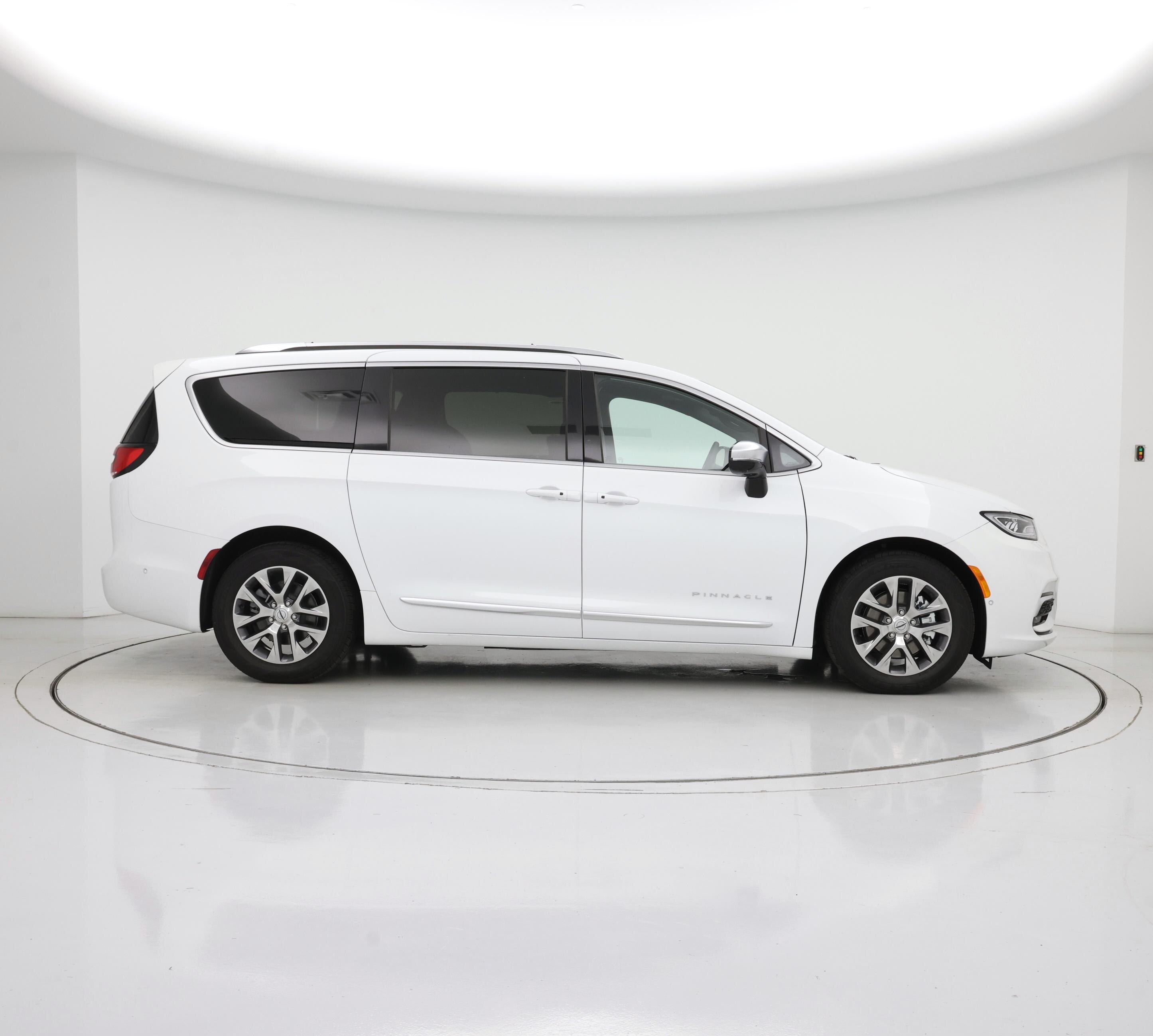 Thumbnail: 2025 Chrysler Pacifica - 7