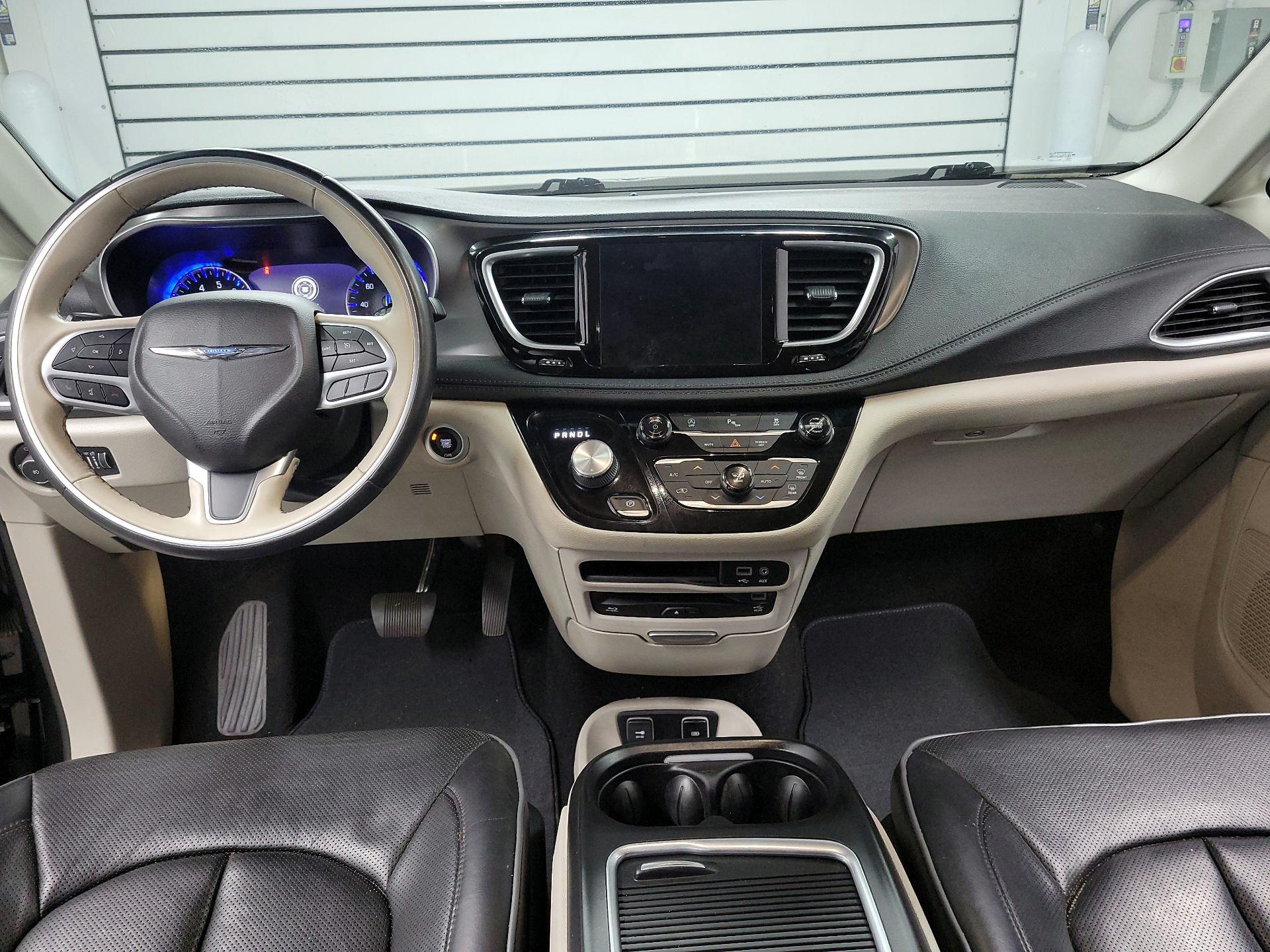 Thumbnail: 2019 Chrysler Pacifica - 9