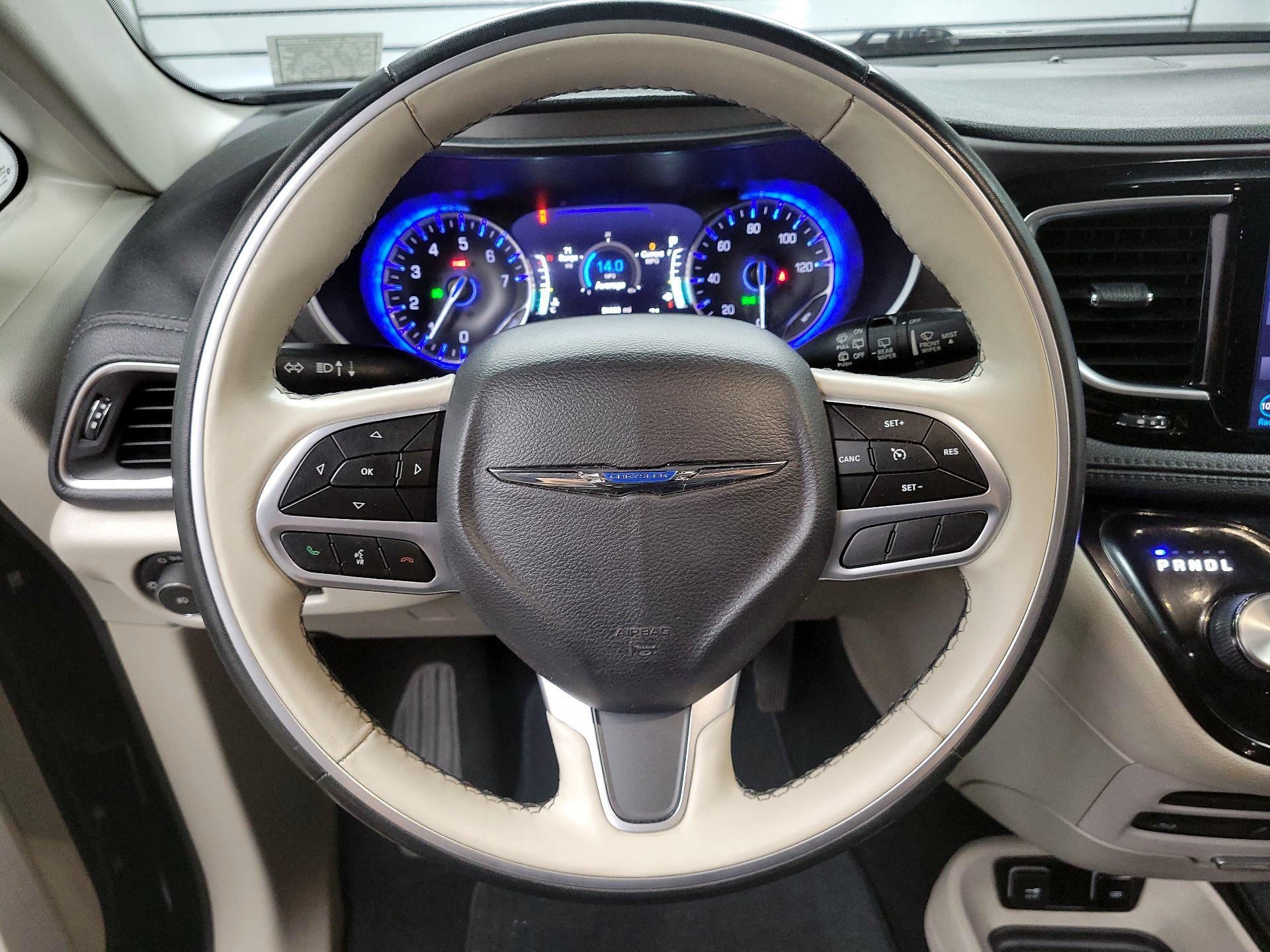 Thumbnail: 2019 Chrysler Pacifica - 10