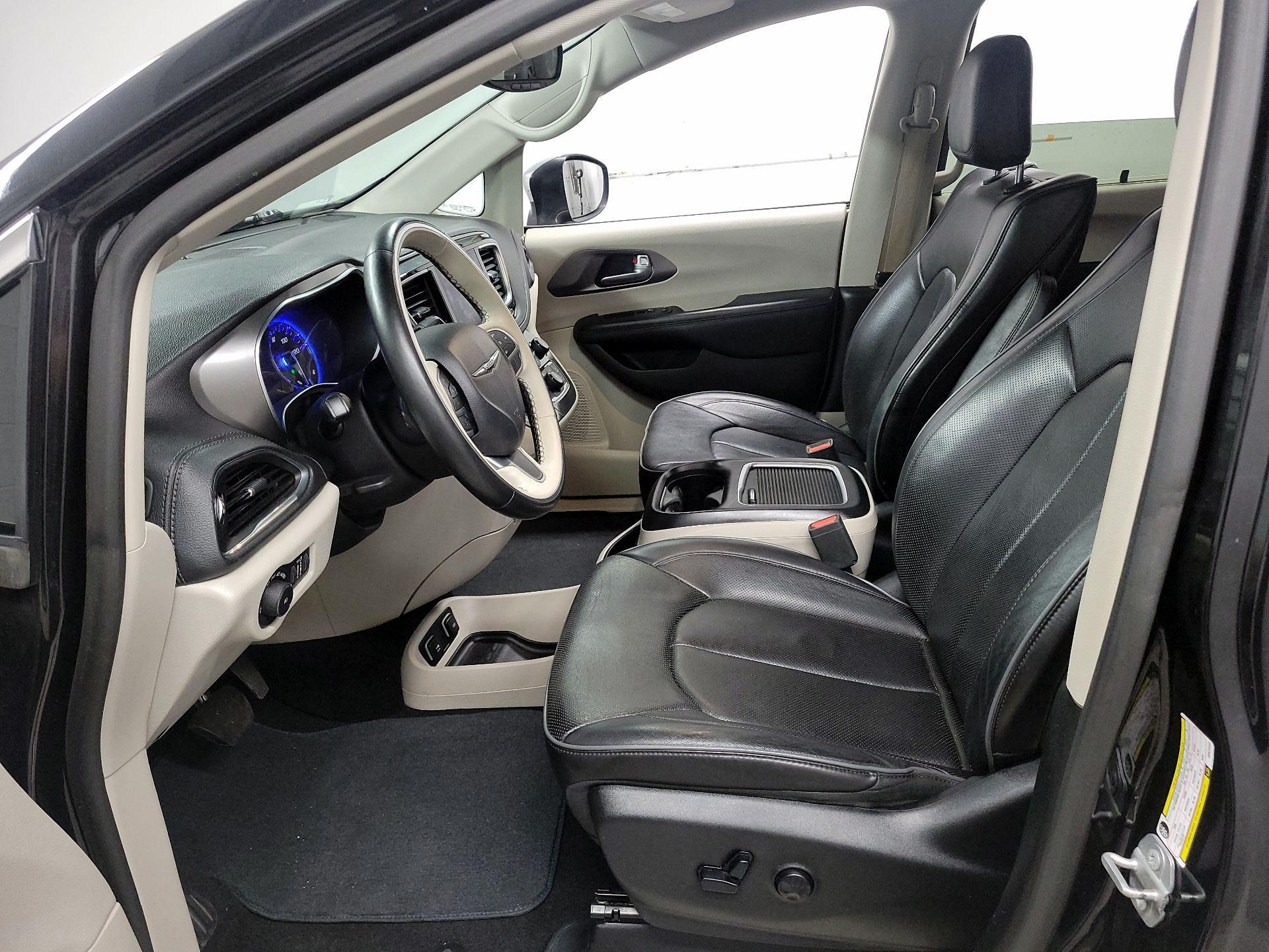 Thumbnail: 2019 Chrysler Pacifica - 11