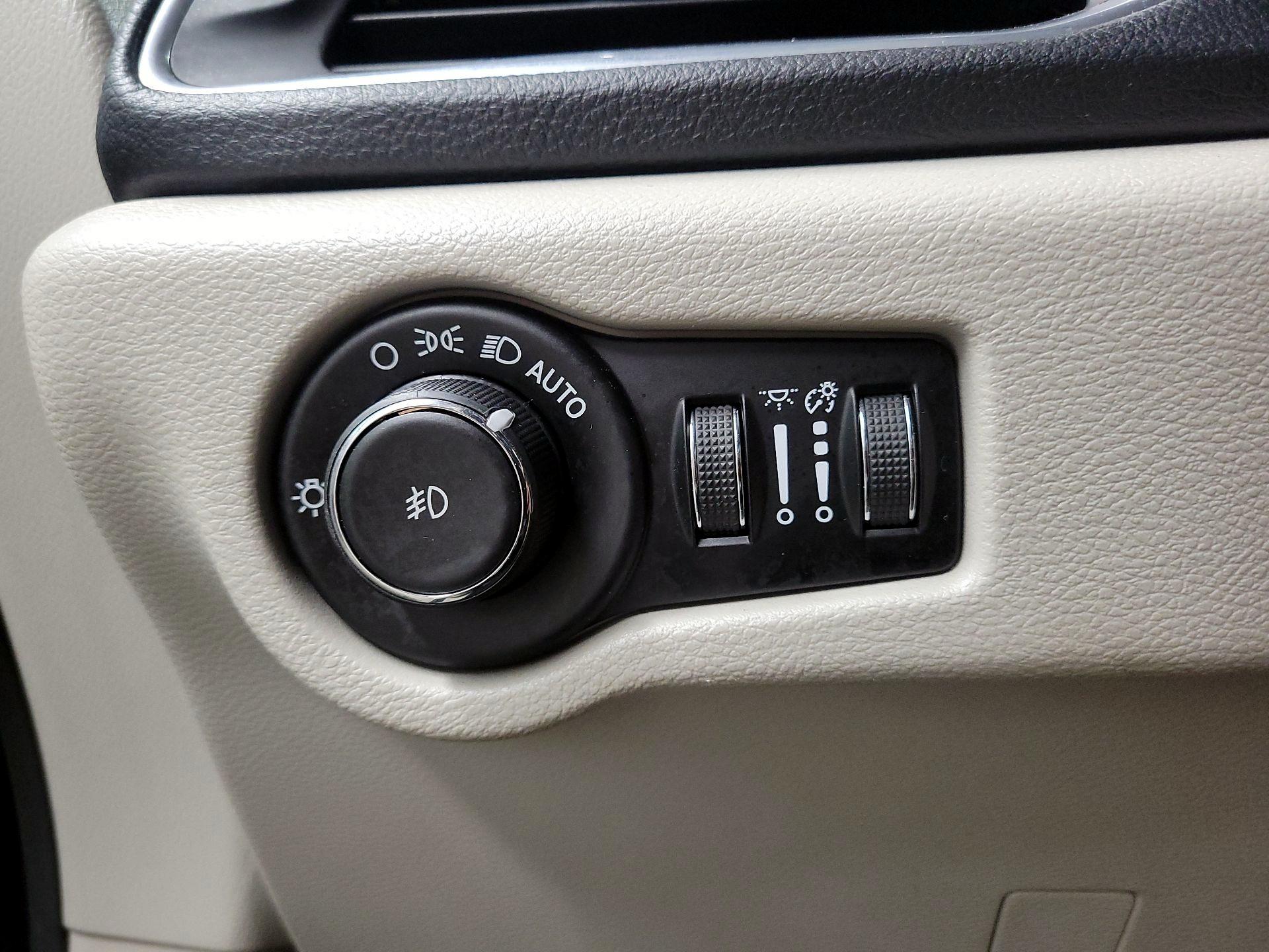 Thumbnail: 2019 Chrysler Pacifica - 13
