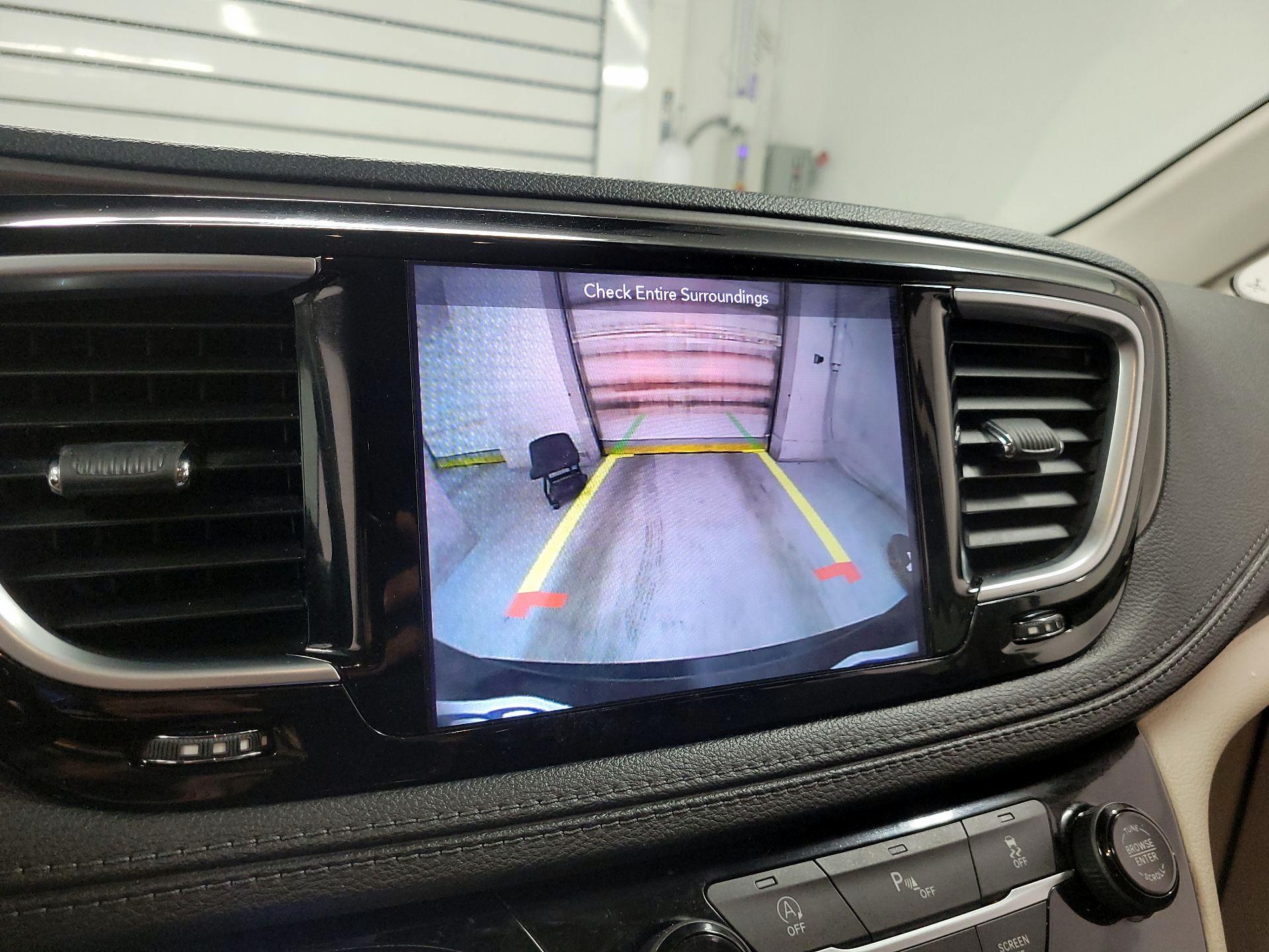 Thumbnail: 2019 Chrysler Pacifica - 14