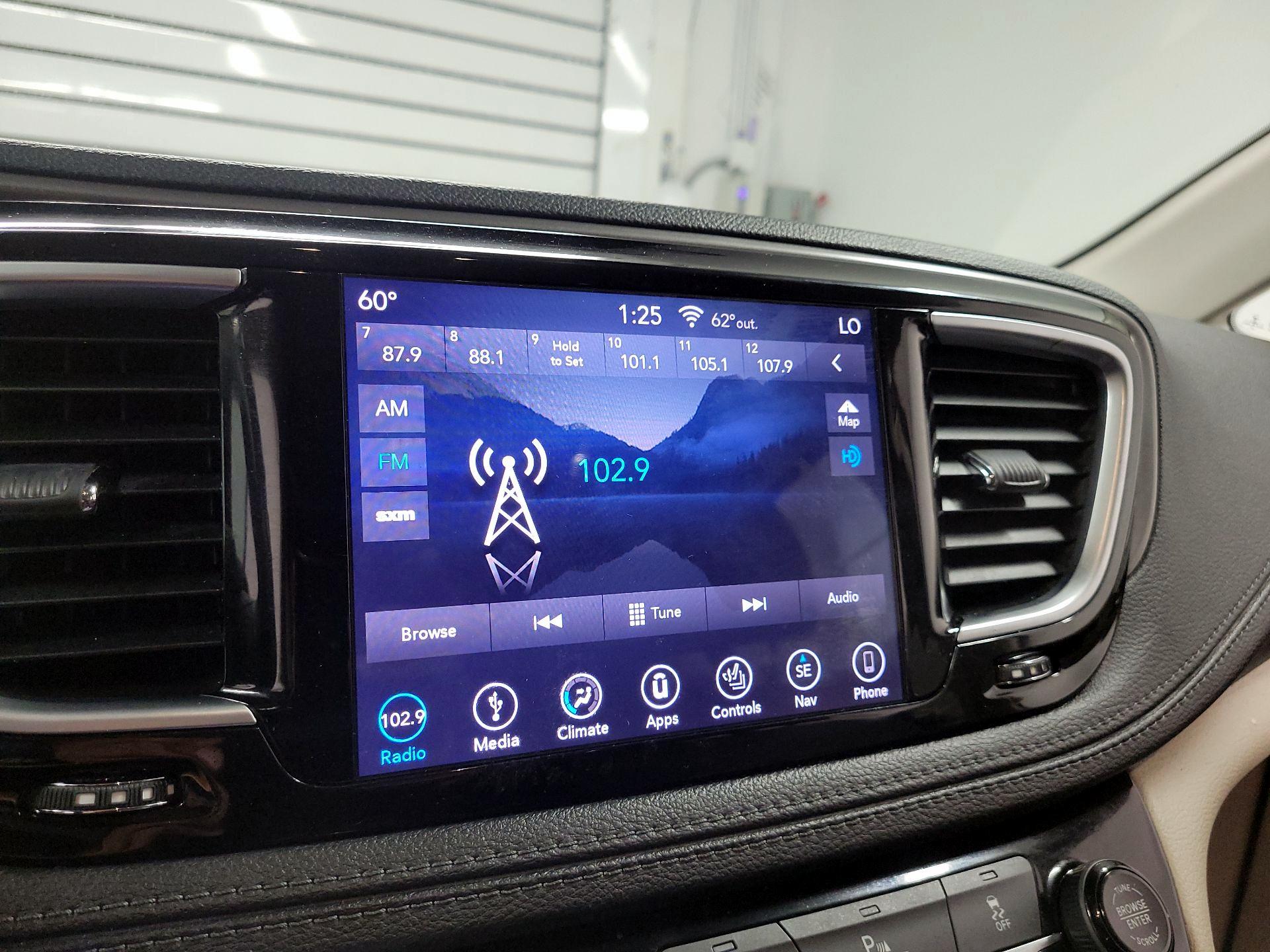 Thumbnail: 2019 Chrysler Pacifica - 15