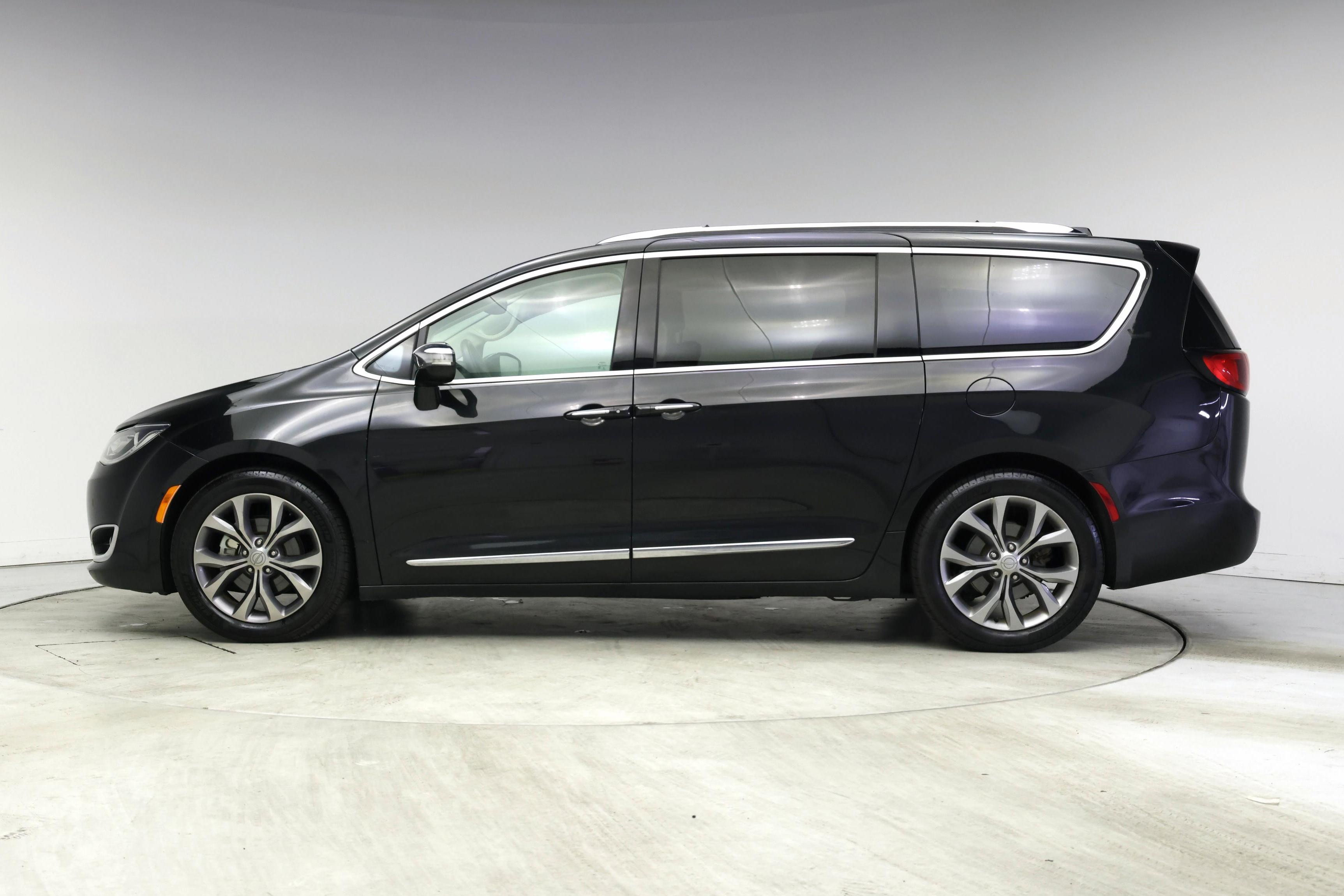 Thumbnail: 2019 Chrysler Pacifica - 3