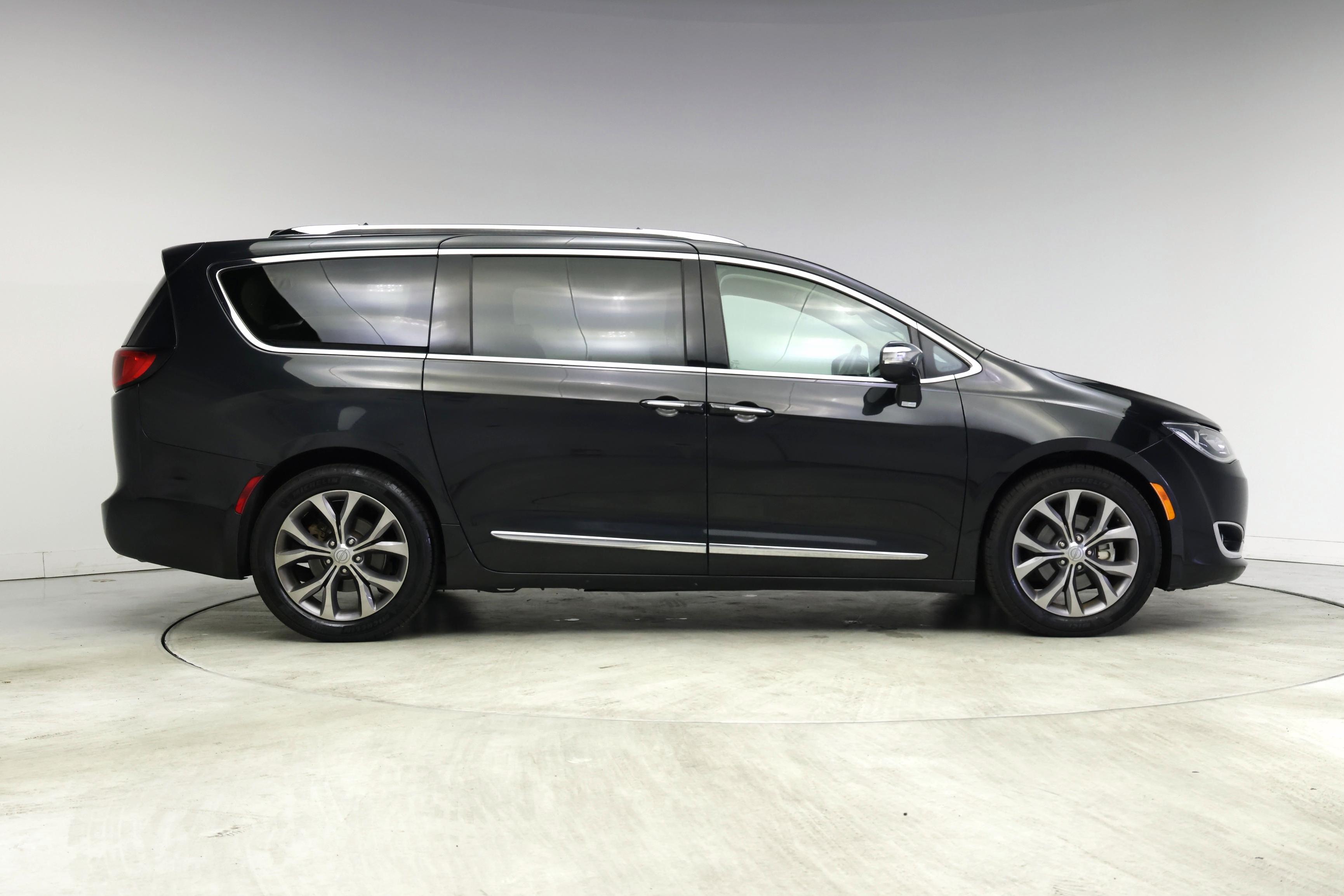Thumbnail: 2019 Chrysler Pacifica - 7