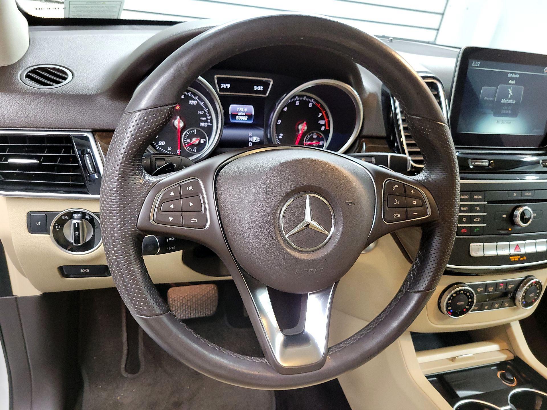 Thumbnail: 2016 Mercedes-Benz GLE - 10