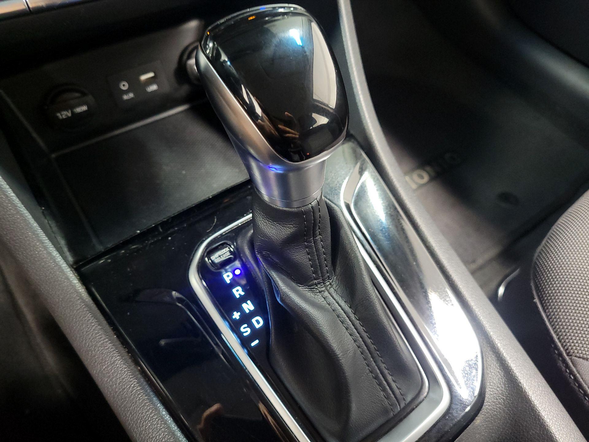 Thumbnail: 2019 Hyundai Ioniq - 16