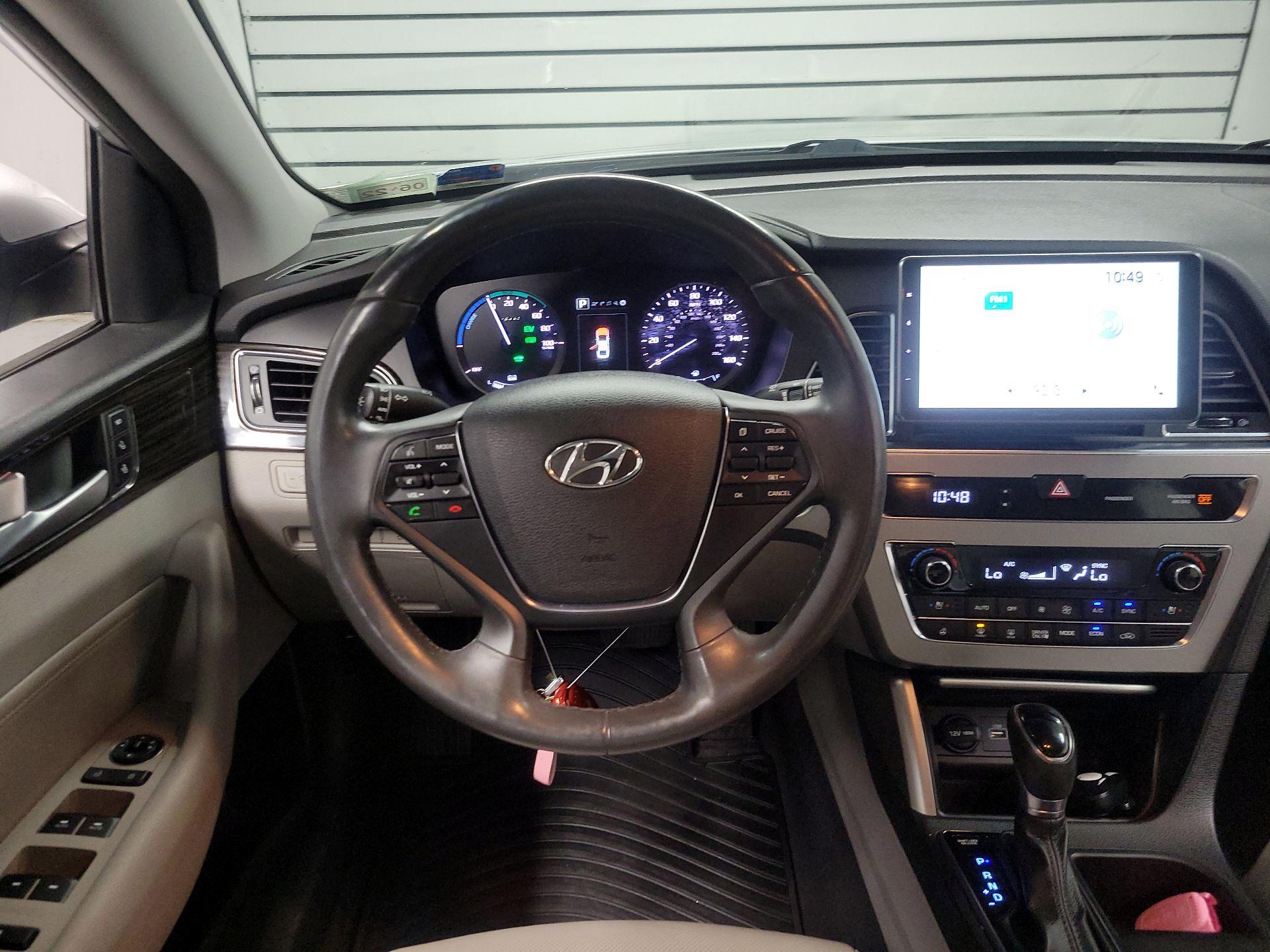 Thumbnail: 2016 Hyundai Sonata - 10