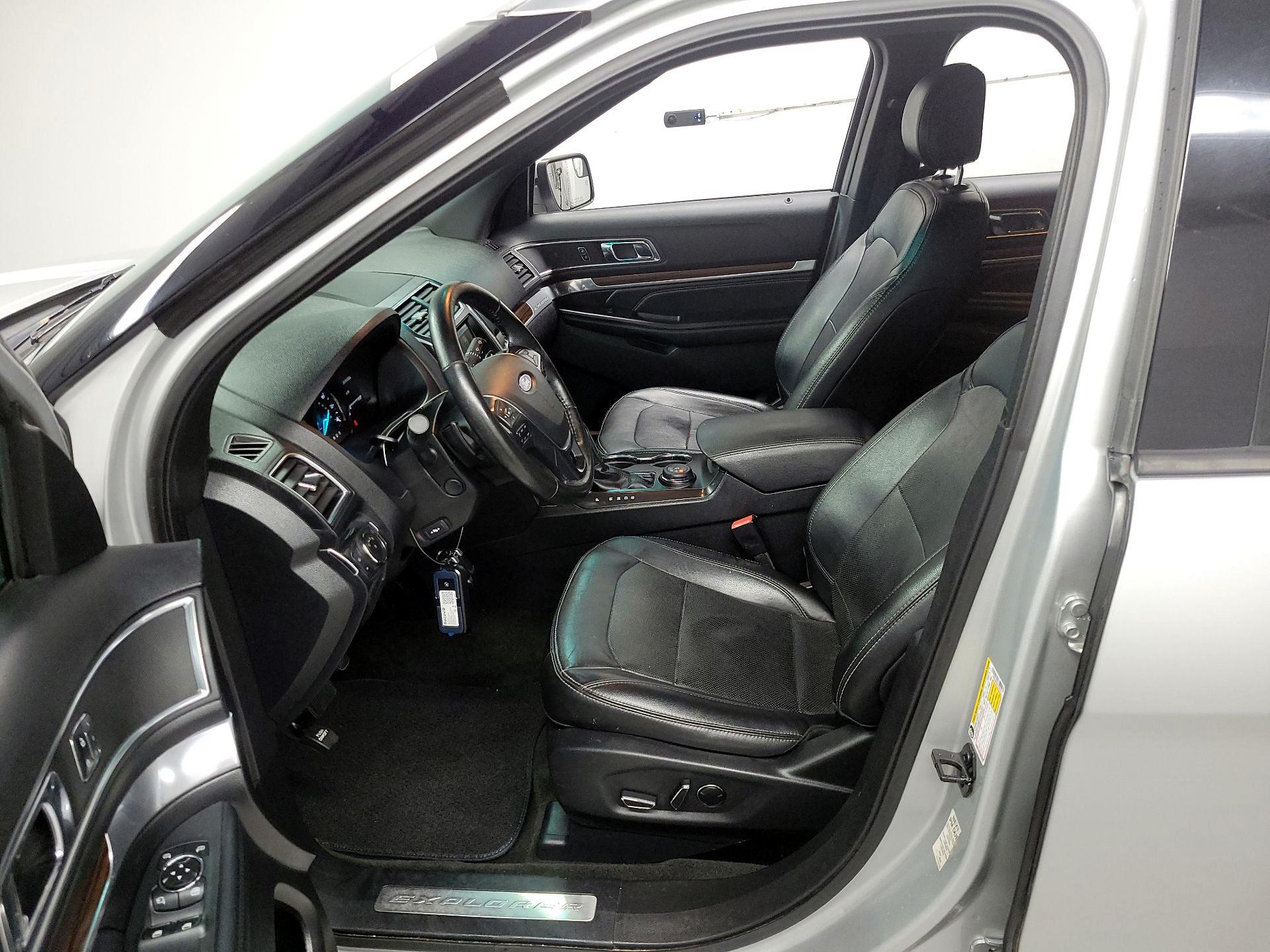 Thumbnail: 2016 Ford Explorer - 11