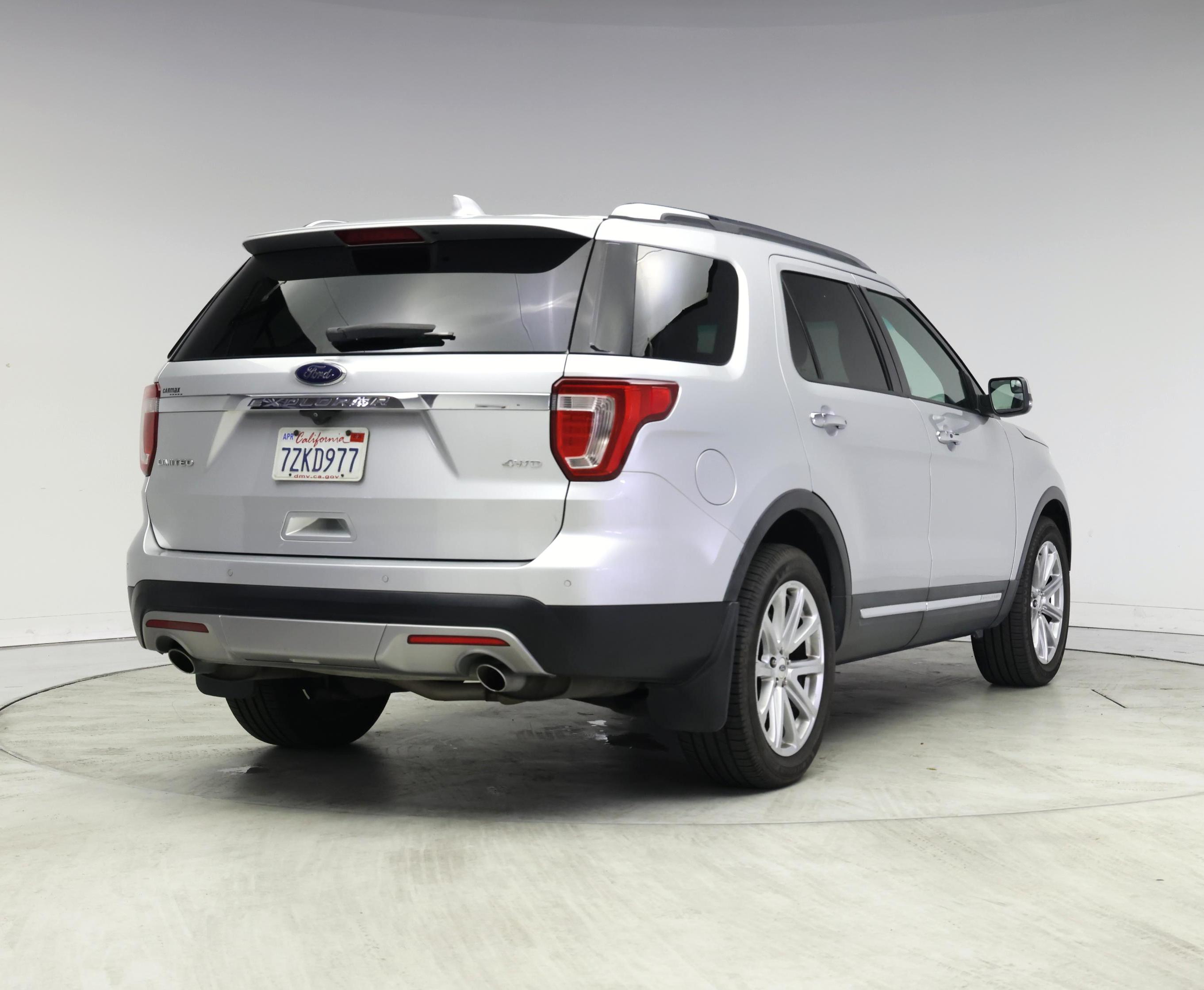 Thumbnail: 2016 Ford Explorer - 8
