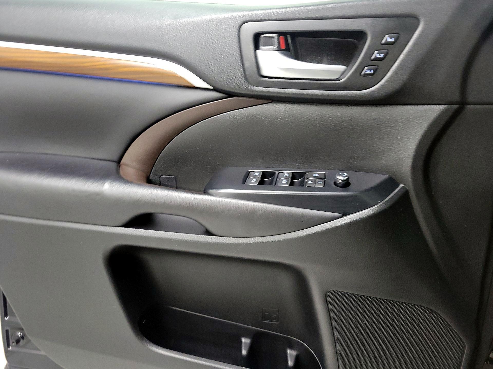 Thumbnail: 2018 Toyota Highlander - 12