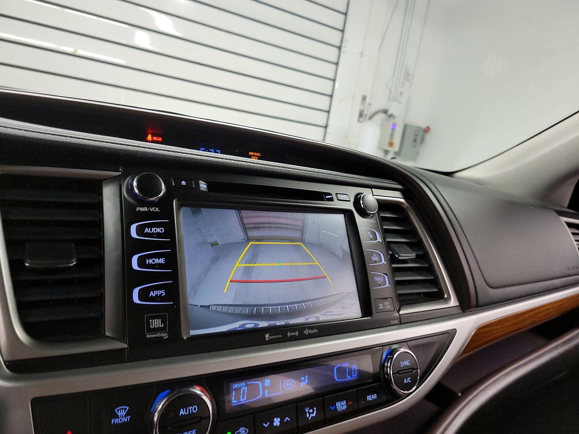 Thumbnail: 2018 Toyota Highlander - 14