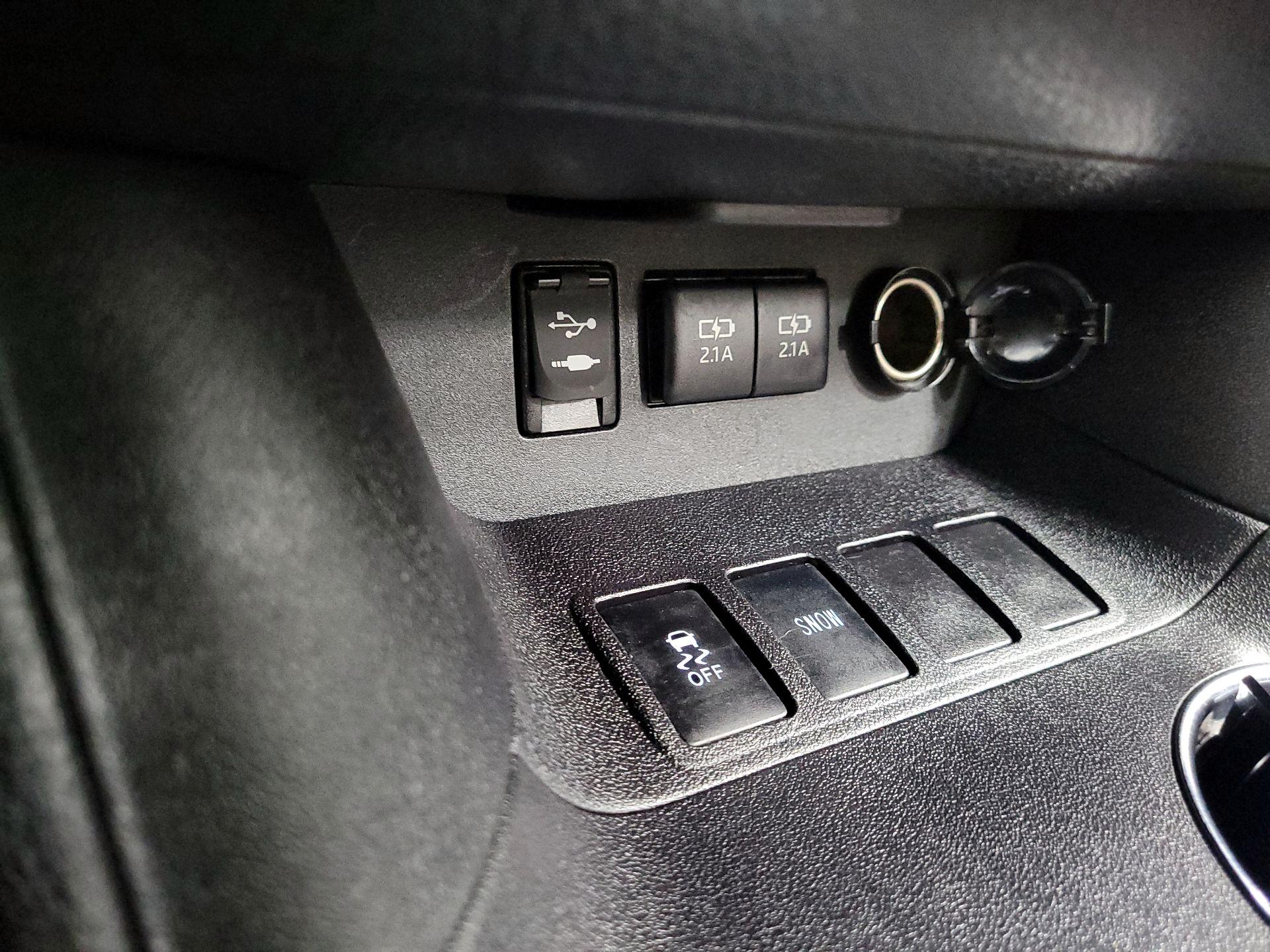 Thumbnail: 2018 Toyota Highlander - 18