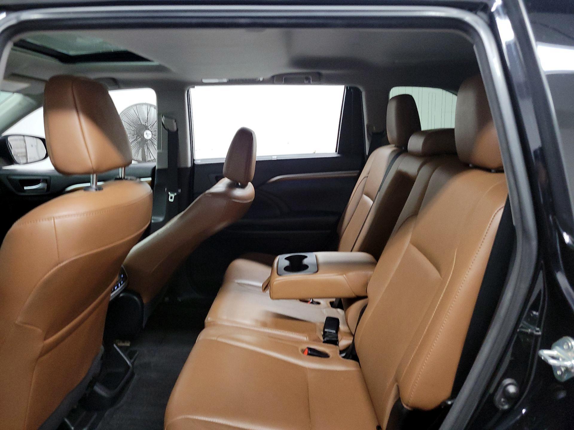 Thumbnail: 2018 Toyota Highlander - 20