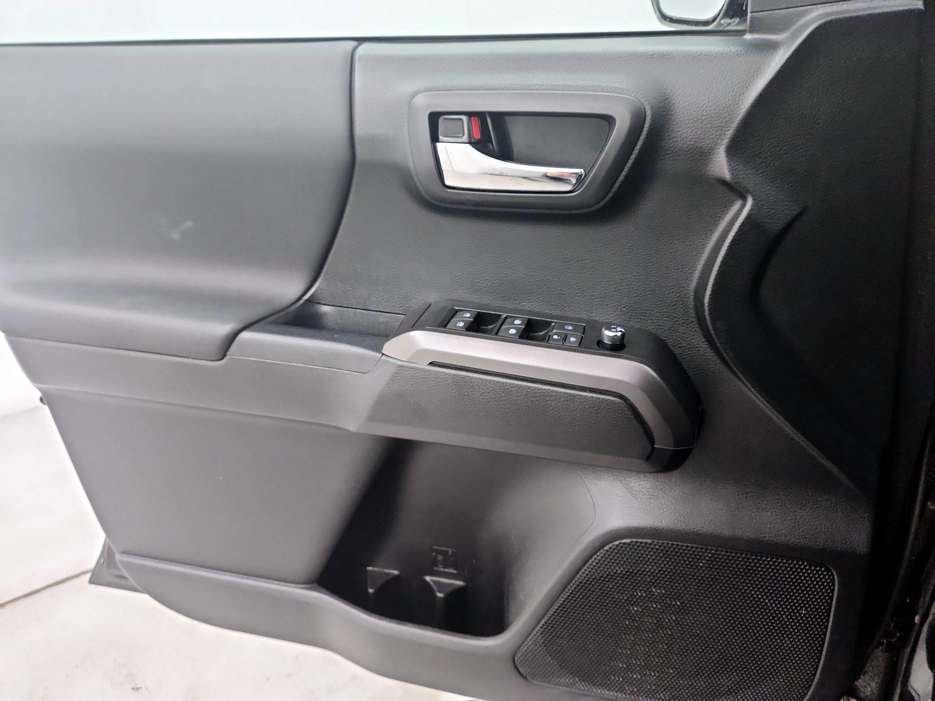 Thumbnail: 2017 Toyota Tacoma - 12