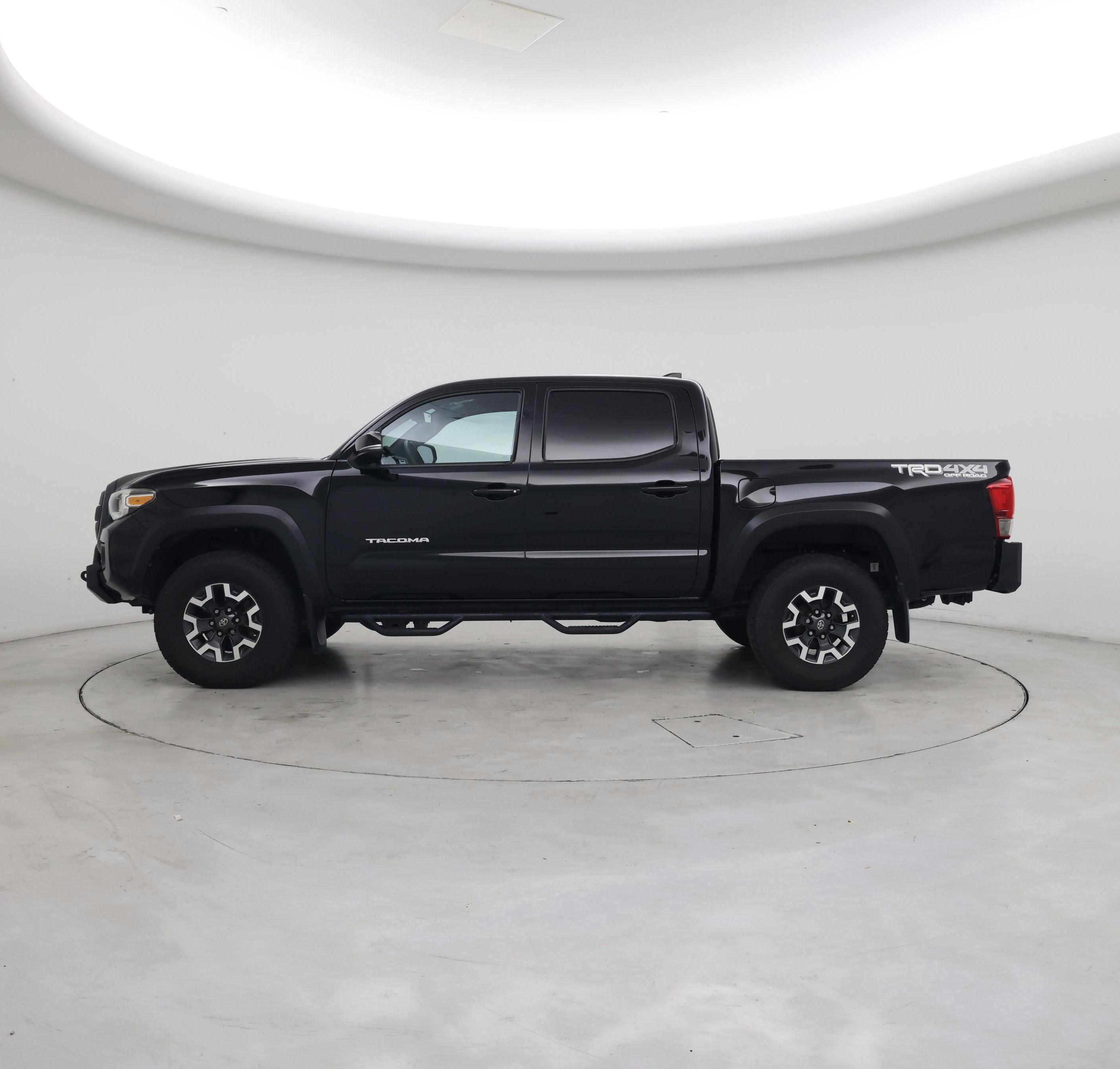 Thumbnail: 2017 Toyota Tacoma - 3