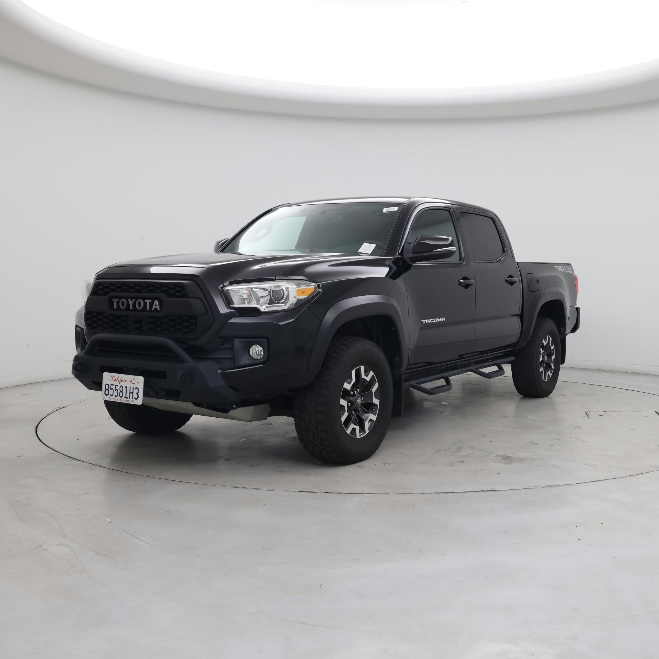 Thumbnail: 2017 Toyota Tacoma - 4