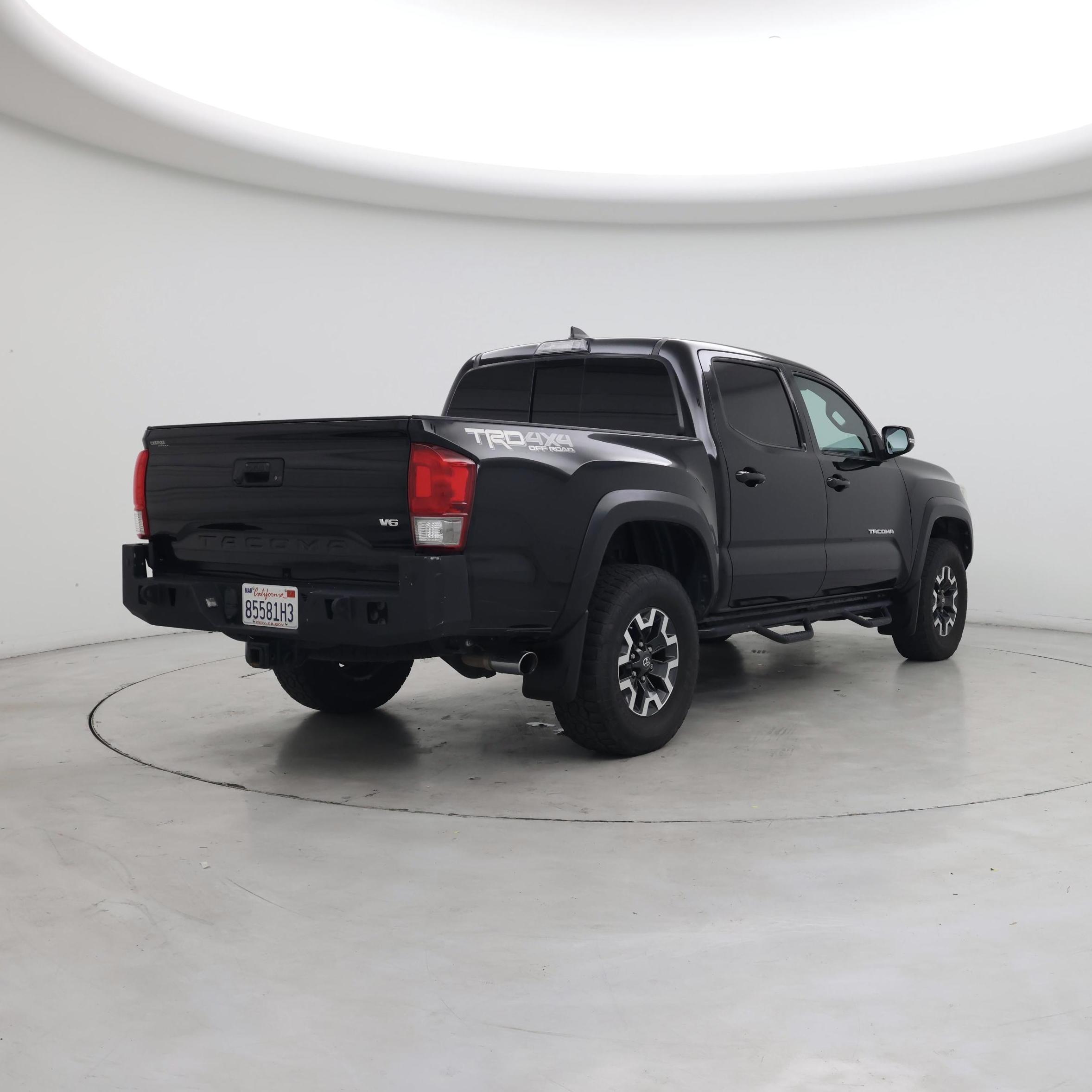 Thumbnail: 2017 Toyota Tacoma - 8
