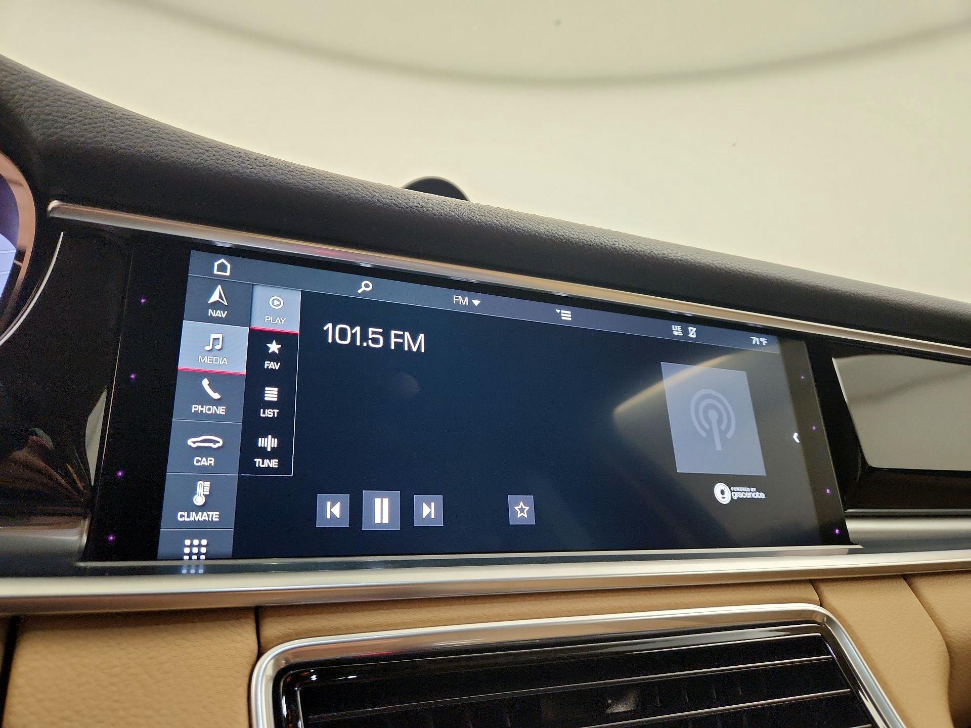 Thumbnail: 2018 Porsche Panamera - 16