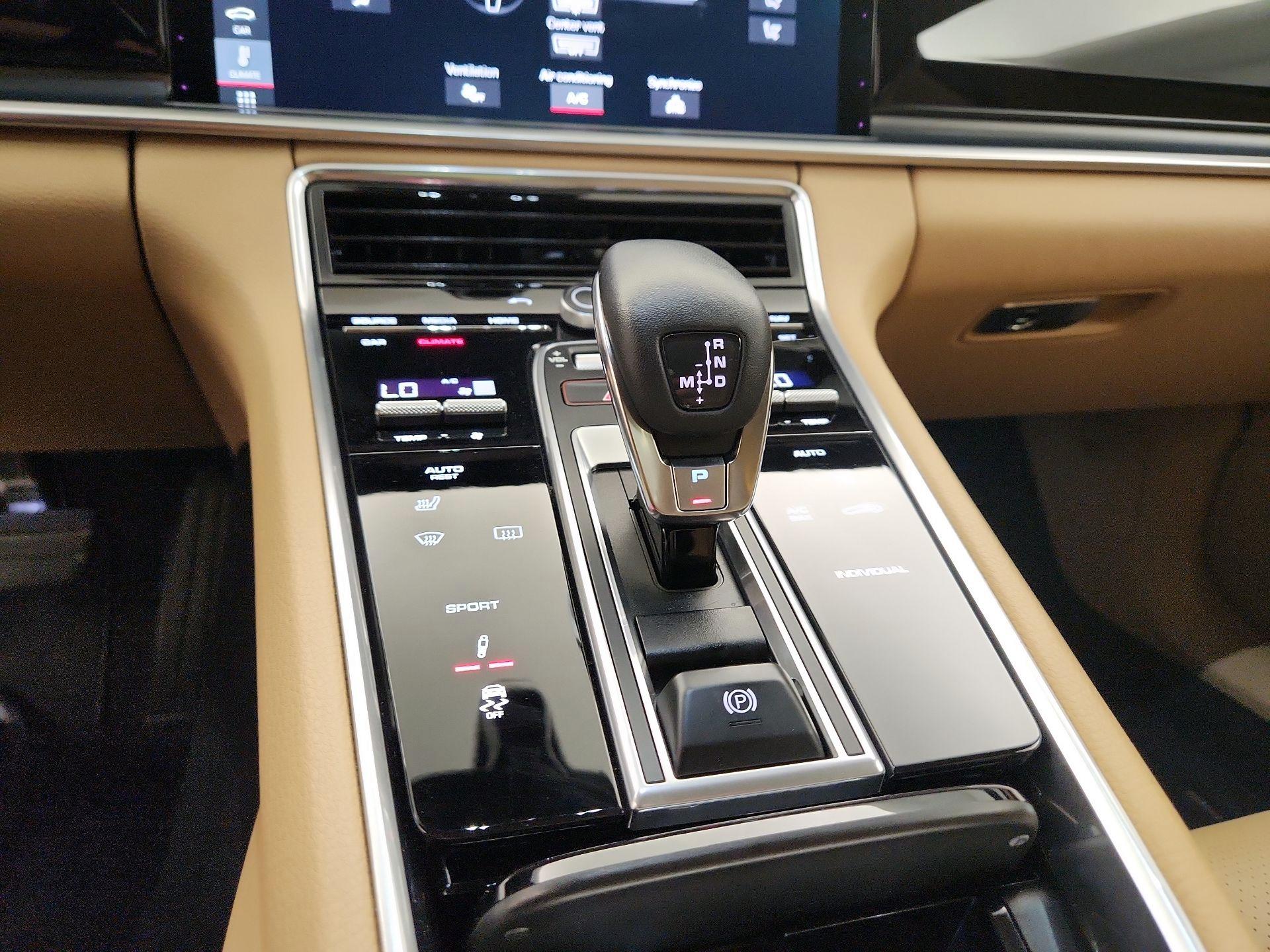 Thumbnail: 2018 Porsche Panamera - 18