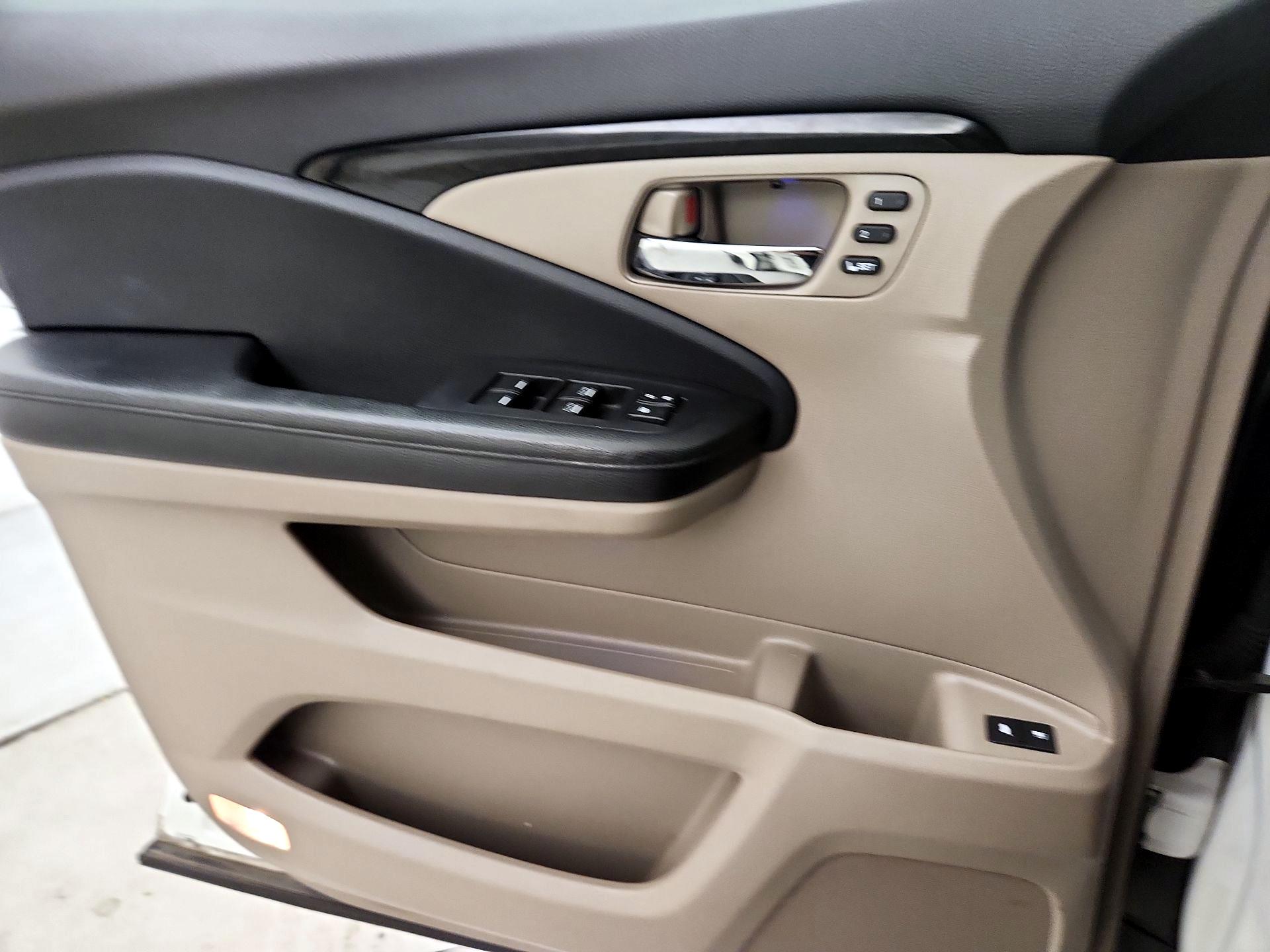 Thumbnail: 2016 Honda Pilot - 12