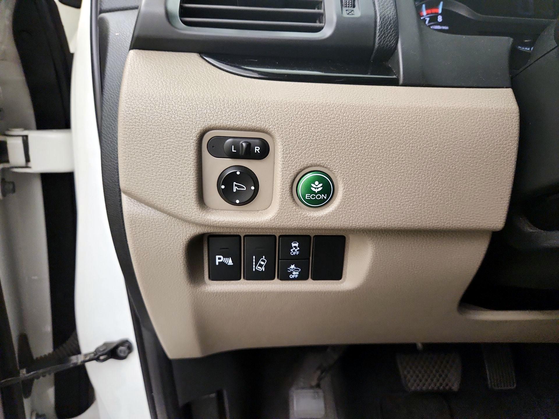 Thumbnail: 2016 Honda Pilot - 13