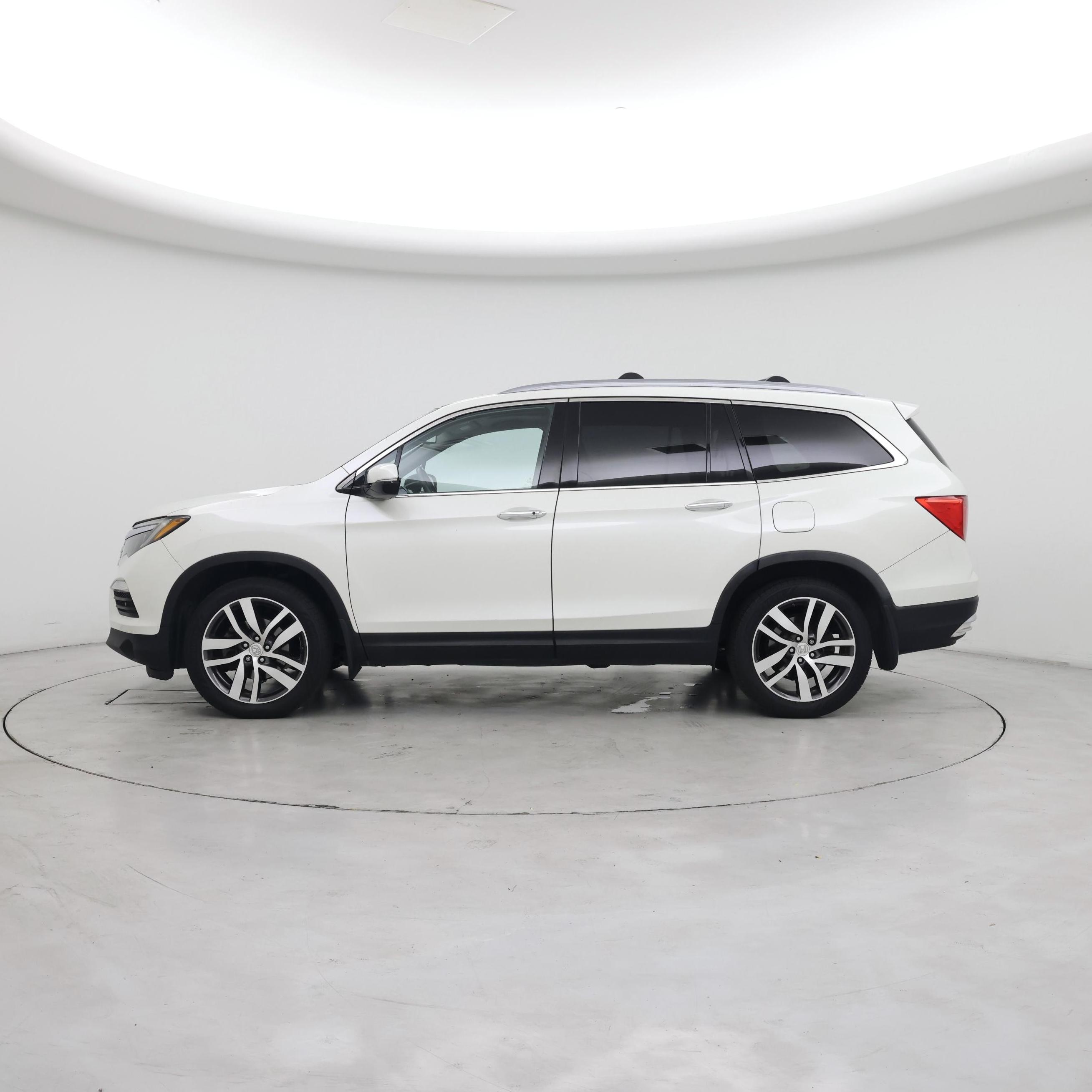 Thumbnail: 2016 Honda Pilot - 3