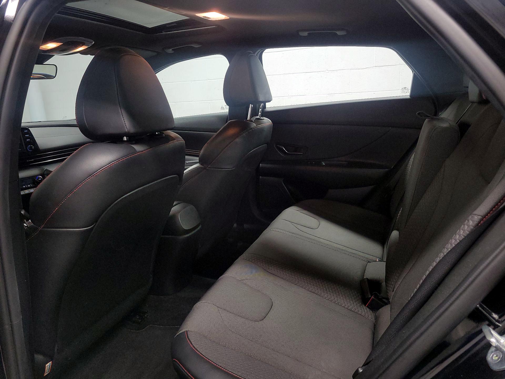 Thumbnail: 2022 Hyundai Elantra - 18